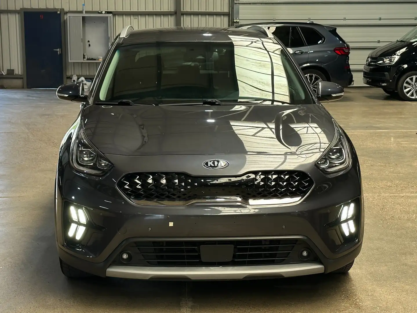 Kia Niro Niro 1.6 GDI HEV 2WD OPF Aut. Edition 7 Grijs - 2