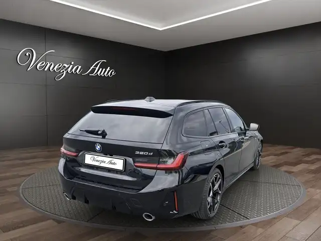 BMW 3 Series view 4