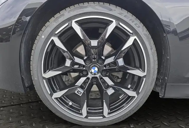 BMW 3 Series view 6