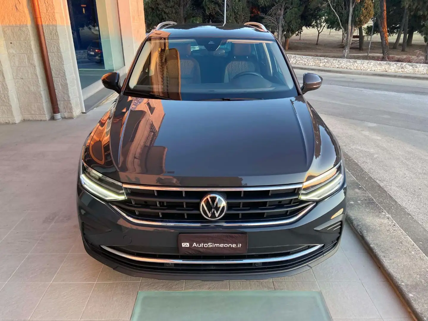 Volkswagen Tiguan 2.0 TDI 150 CV SCR DSG Life Grigio - 2
