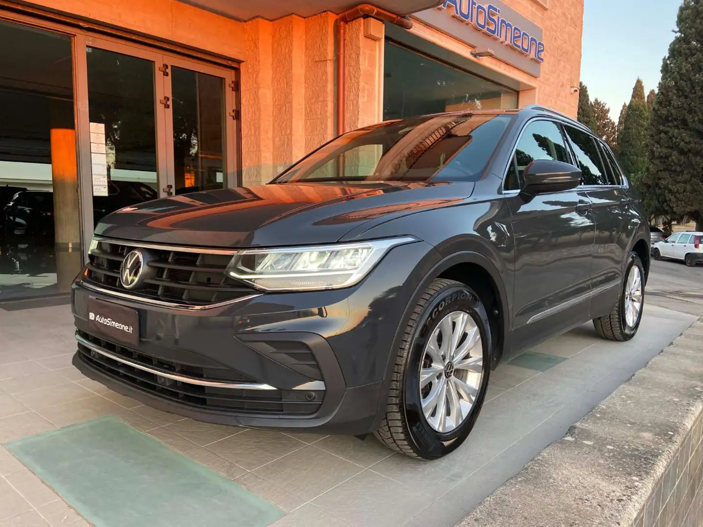 Volkswagen Tiguan 2.0 TDI 150 CV SCR DSG Life Grigio - 1