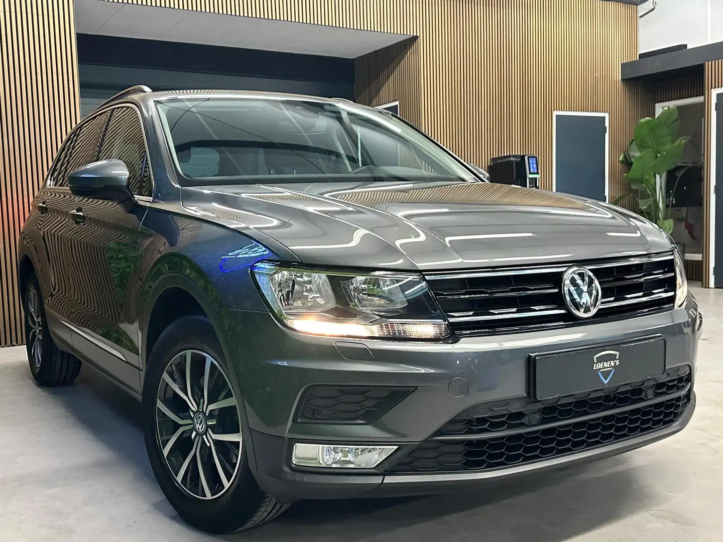Volkswagen Tiguan 1.4 TSI 4Motion Highline / Trekhaak / Navigatie / Gris - 2