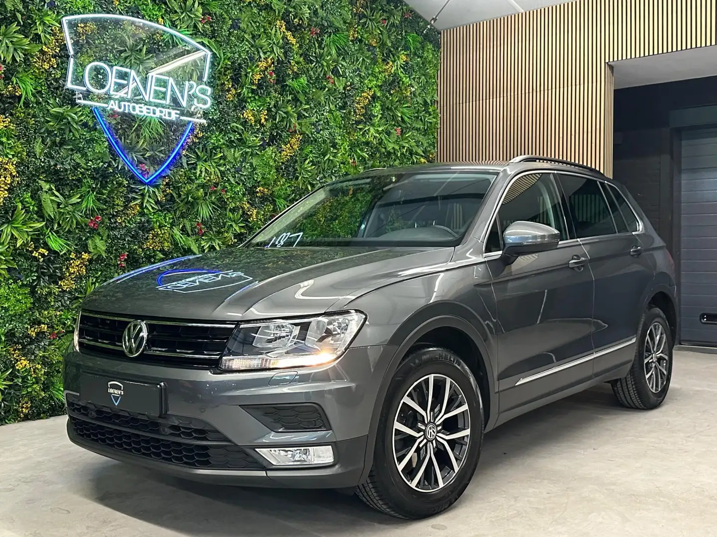 Volkswagen Tiguan 1.4 TSI 4Motion Highline / Trekhaak / Navigatie / Gris - 1