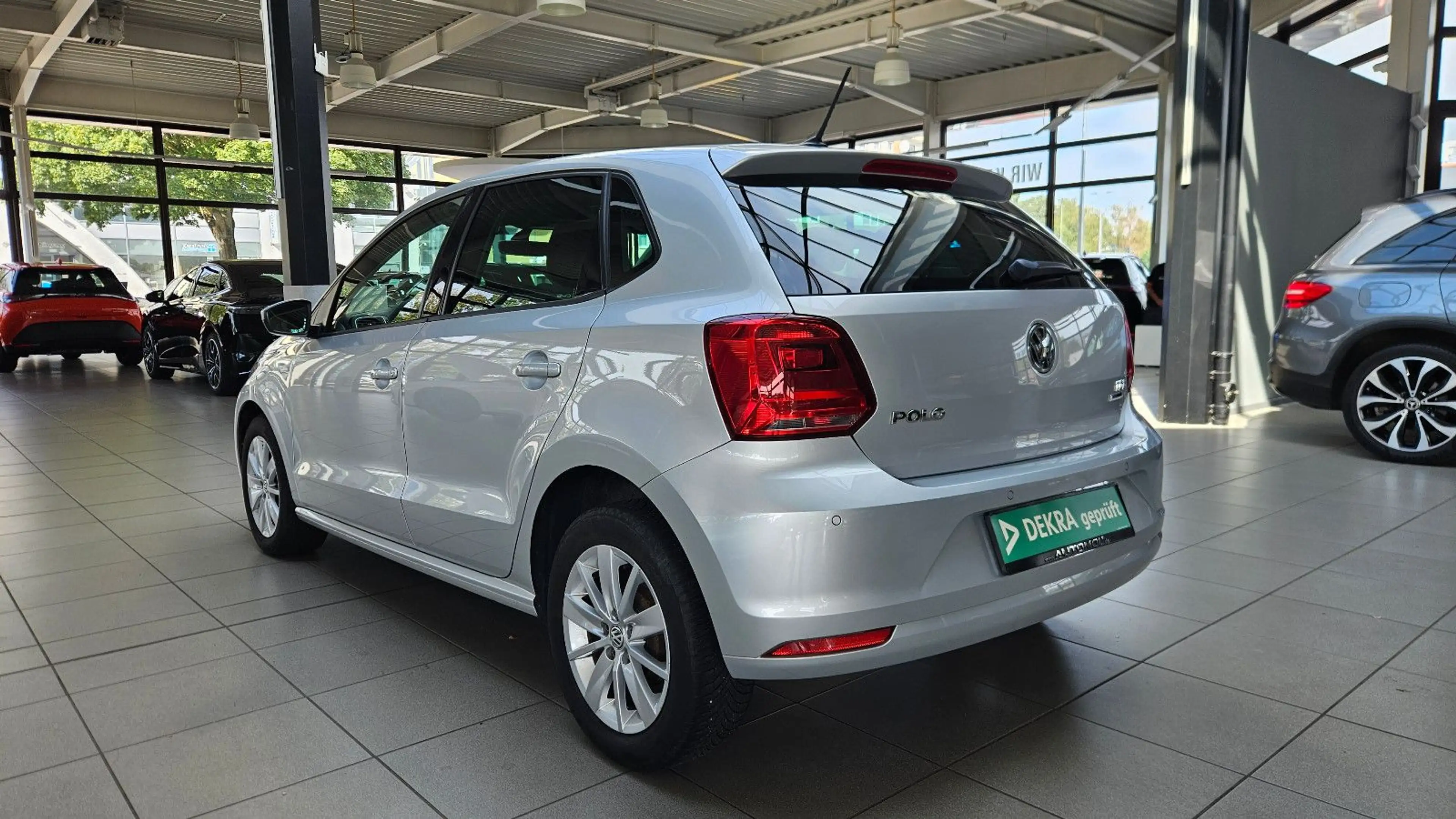 Volkswagen Polo V Comfortline BMT/Start-Stopp *Navi*SHZ* — photo 2