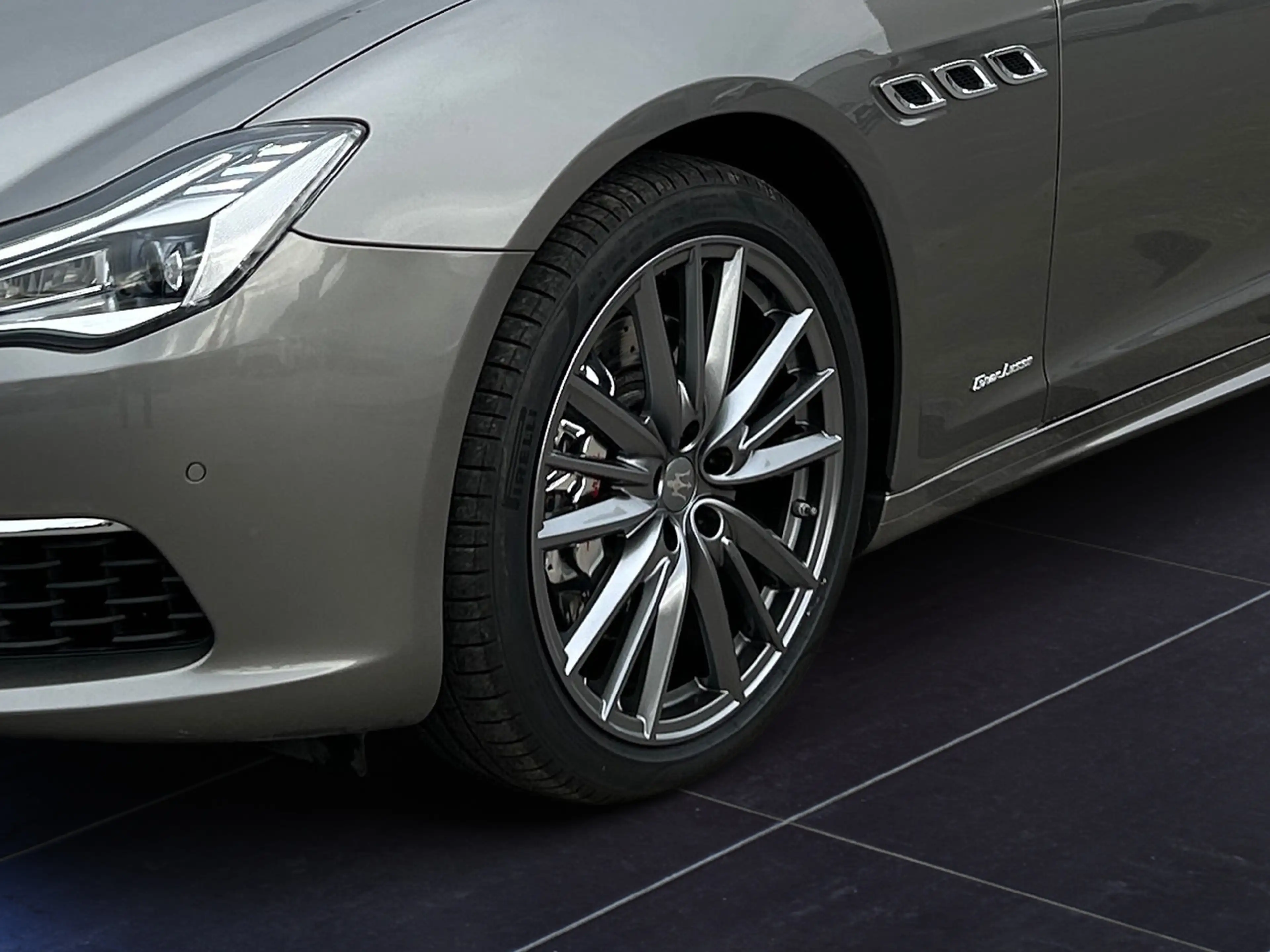 Maserati Quattroporte Quattroporte SQ4 GranLusso — photo 4