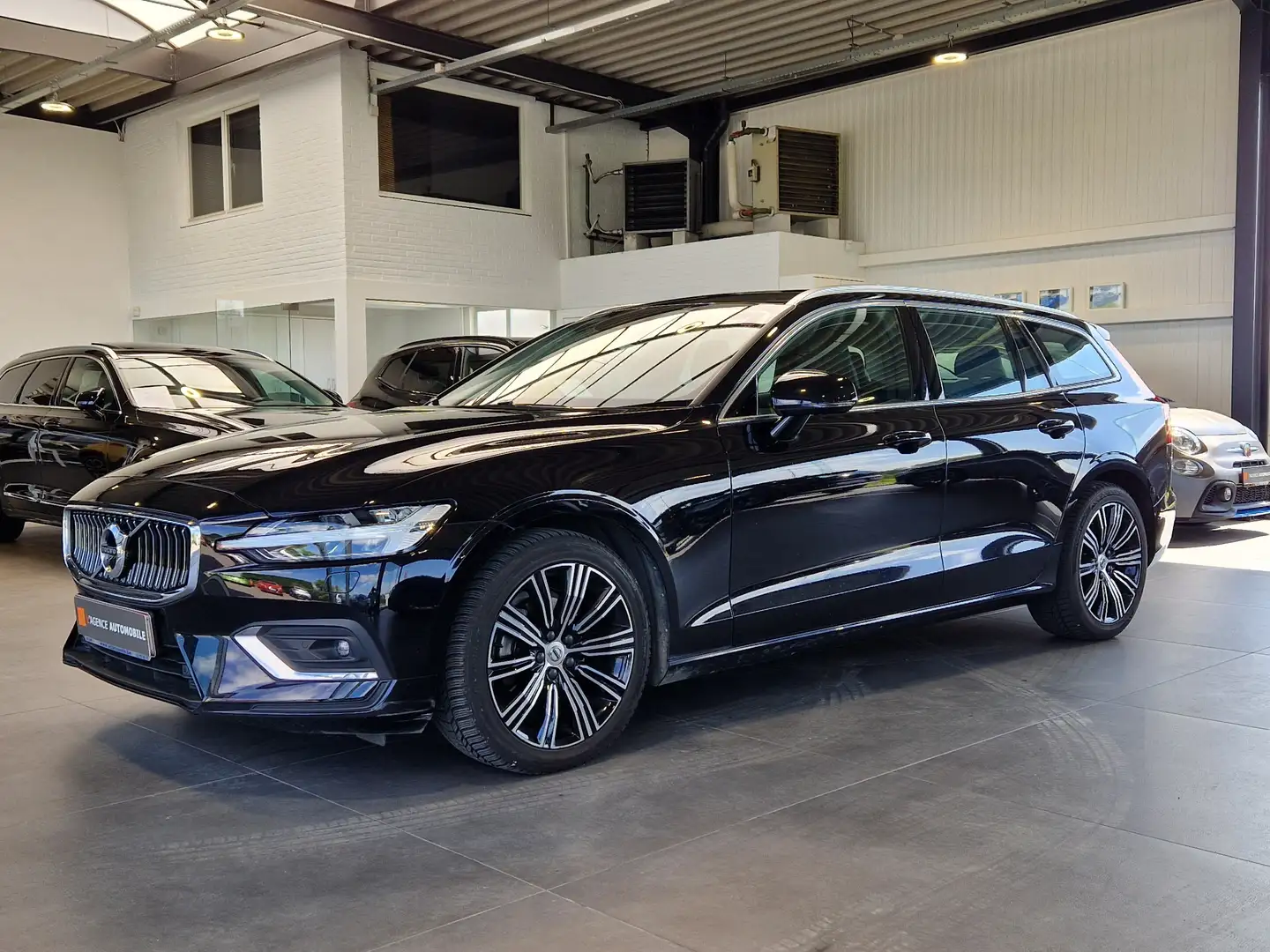 Volvo V60 2.0 B4 MHE Inscription Geartronic - Garantie 12M Noir - 2