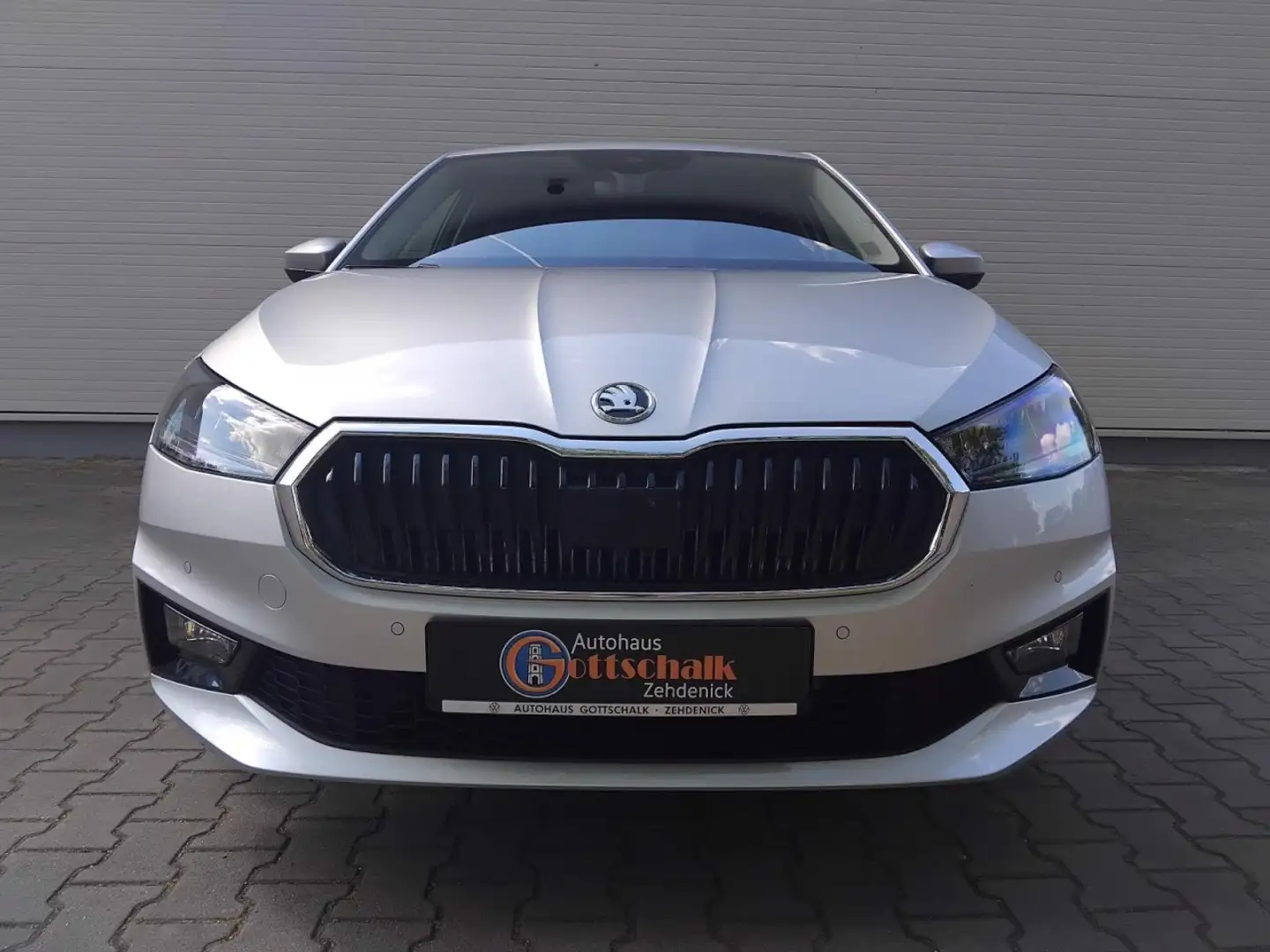 Skoda Fabia Premium 1.0 TSI SHZ PDC Kamera Keyless Klima Plateado - 2