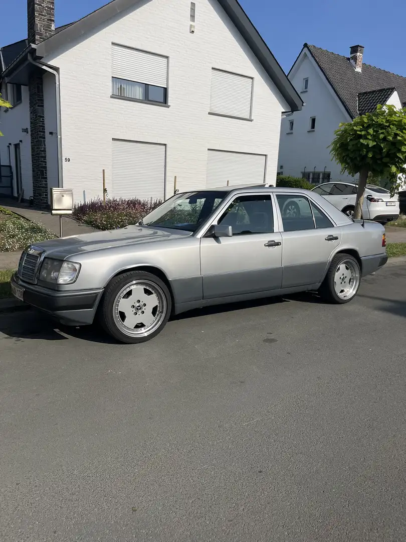 Mercedes-Benz E 300 4Matic - 1