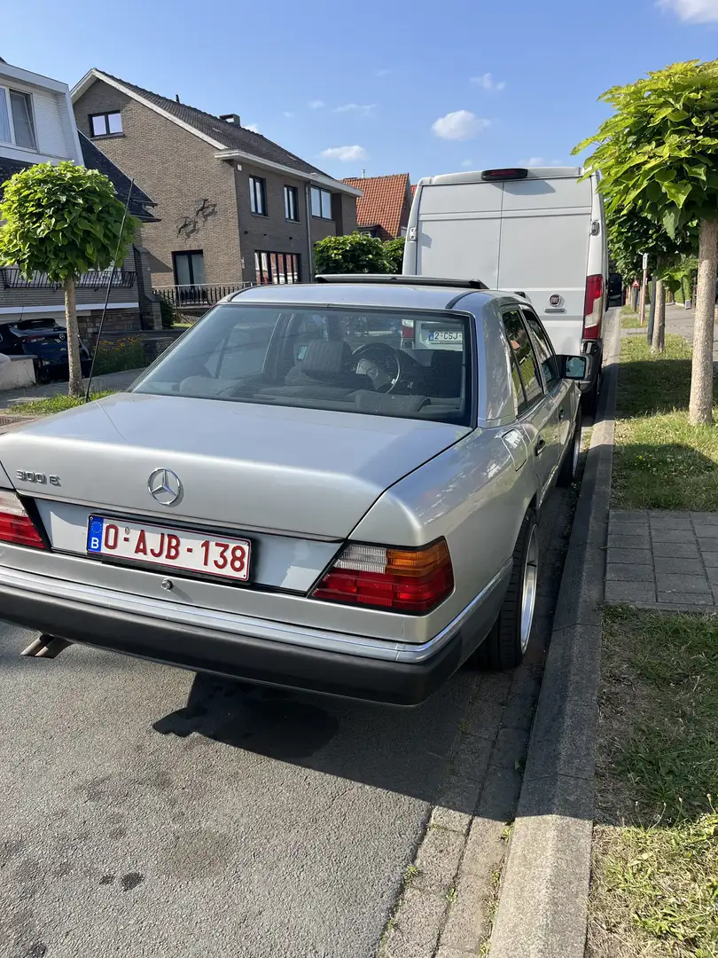 Mercedes-Benz E 300 4Matic - 2