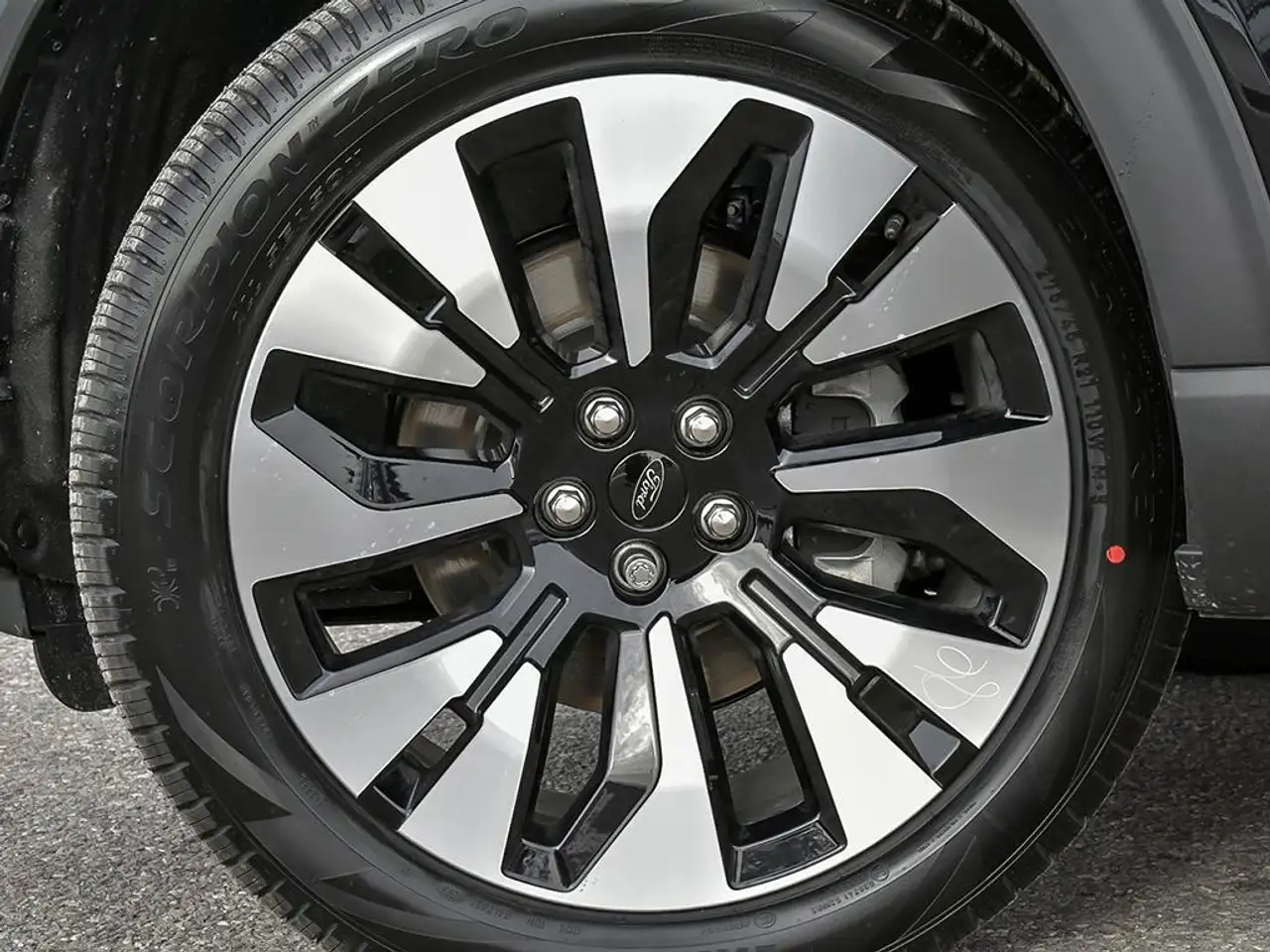 Ford Explorer photo Ford Explorer