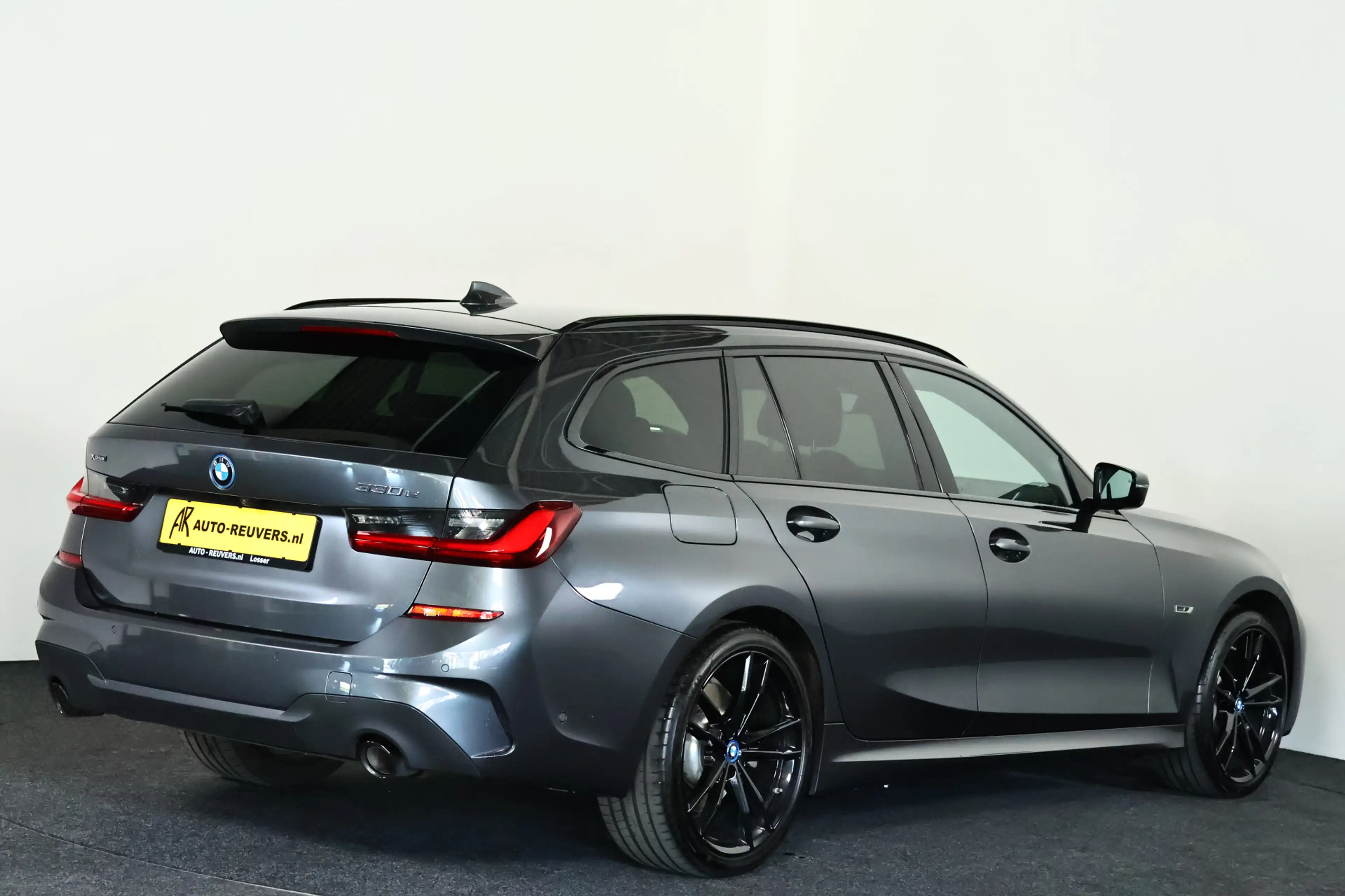 BMW 330 3 Serie Touring 330e xDrive M-Sport / Laser-LED / — photo 2