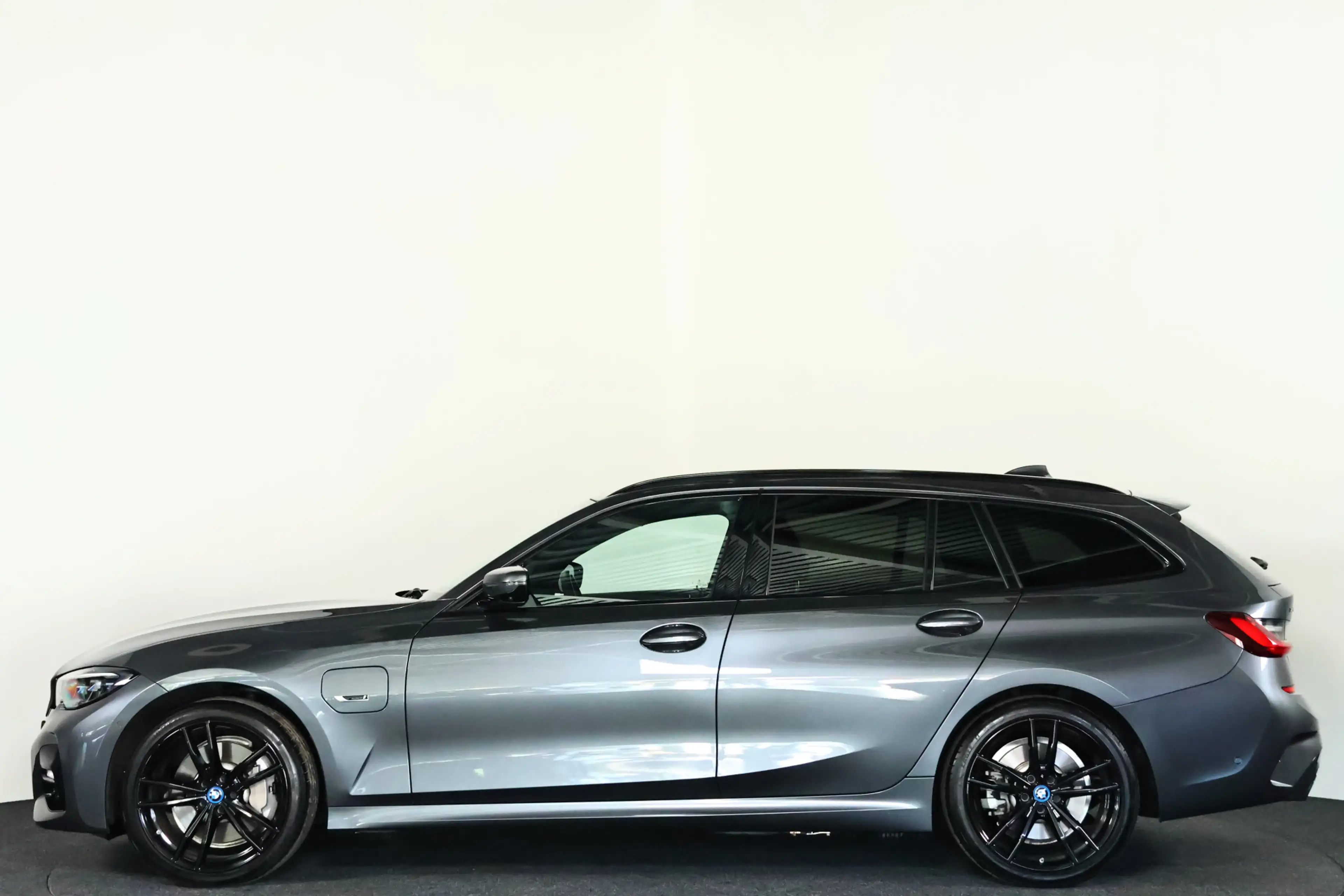 BMW 330 3 Serie Touring 330e xDrive M-Sport / Laser-LED / — photo 33
