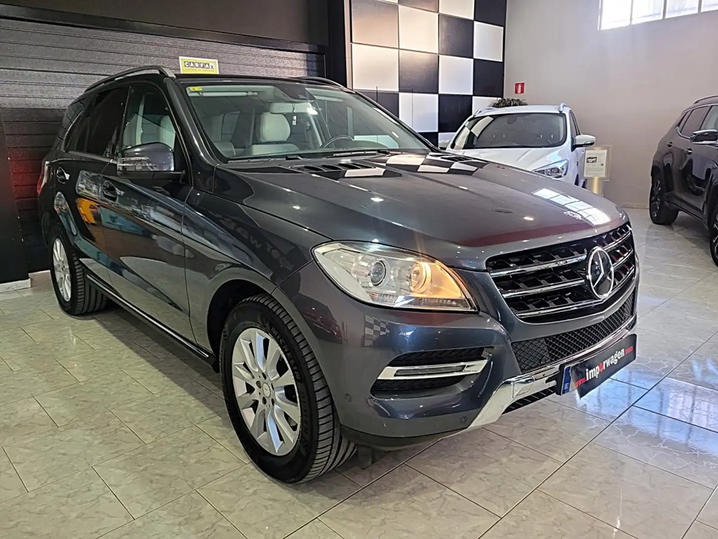 Mercedes-Benz ML 250 250BlueTec 4M 7G Plus (9.75) Gris - 2