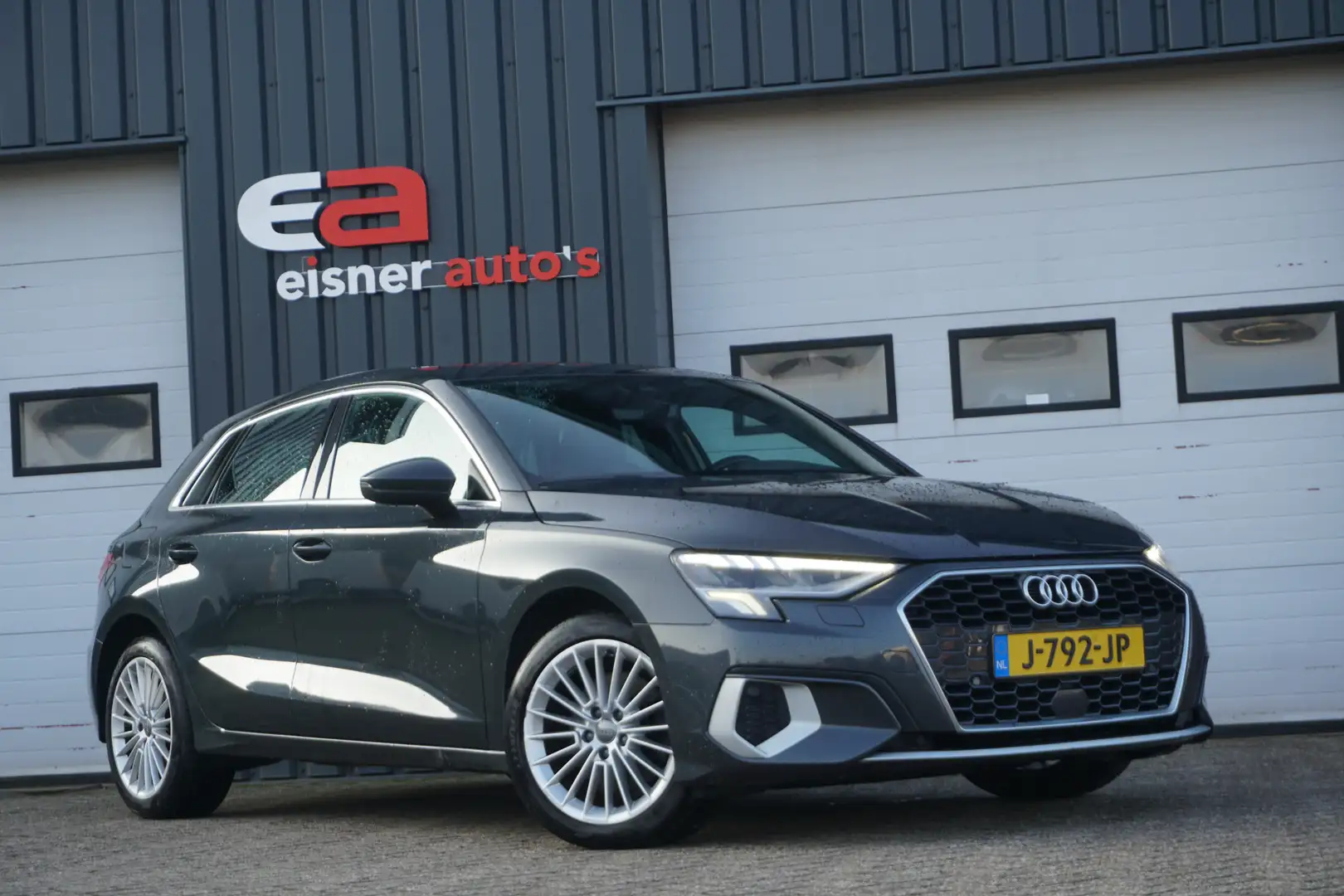 Audi A3 Sportback 35 TFSI 150 PK Automaat Business edition Grau - 2
