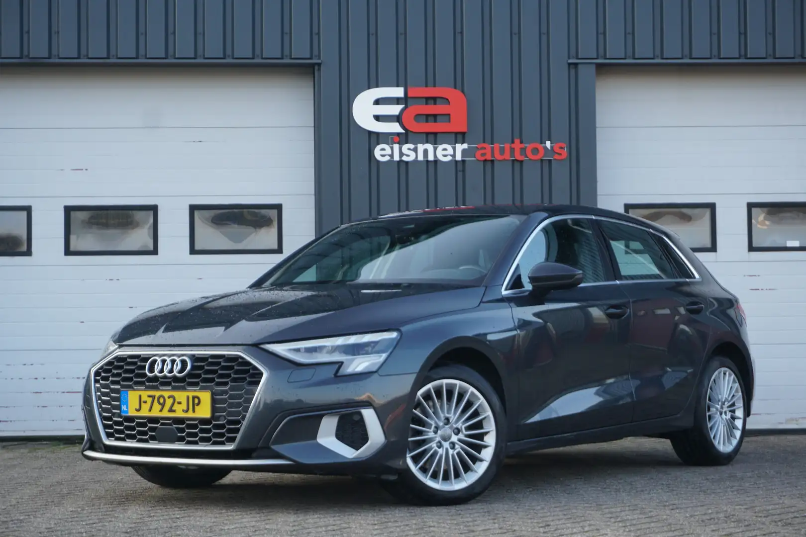 Audi A3 Sportback 35 TFSI 150 PK Automaat Business edition Grau - 1