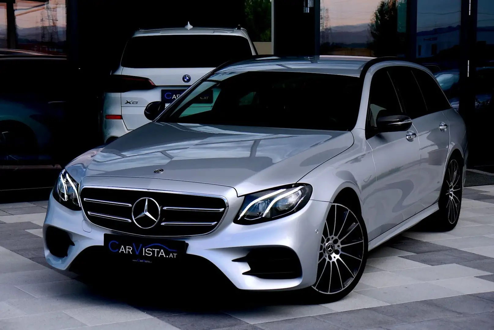 Mercedes-Benz E 200 AMG Line *Widescreen - Parkassist* Silber - 1
