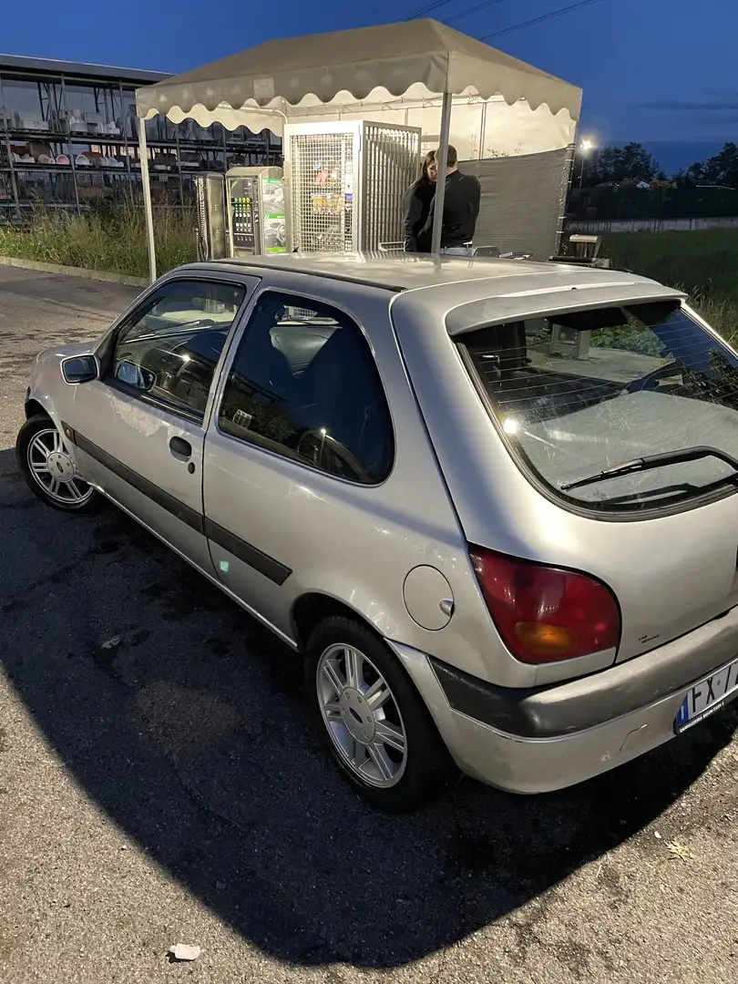 Ford Fiesta 3p 1.2 Ghia c/abs - 2
