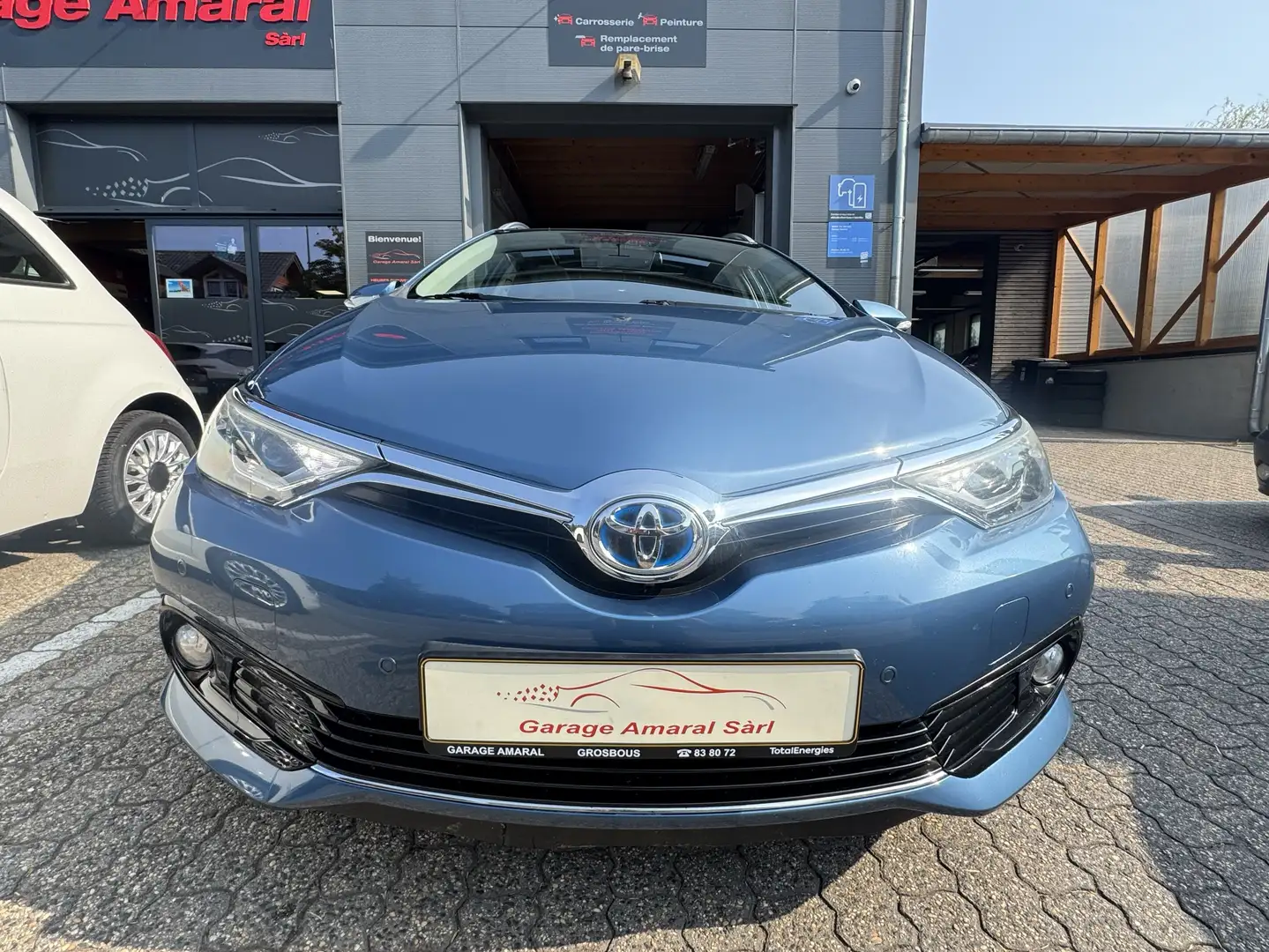 Toyota Auris HYBRIDE Blau - 2