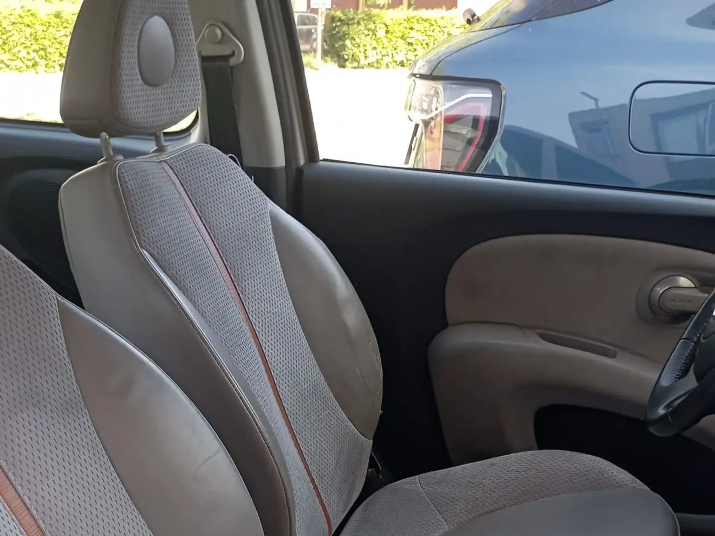 Nissan Micra Micra 1.6 Acenta Plus Серебристый - 2