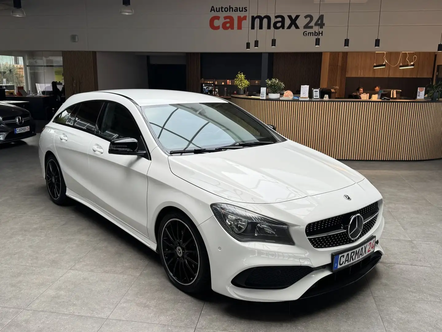 Mercedes-Benz CLA 180 ShootingB Aut AMG-Line*StHz*Navi*Kamera Weiß - 1