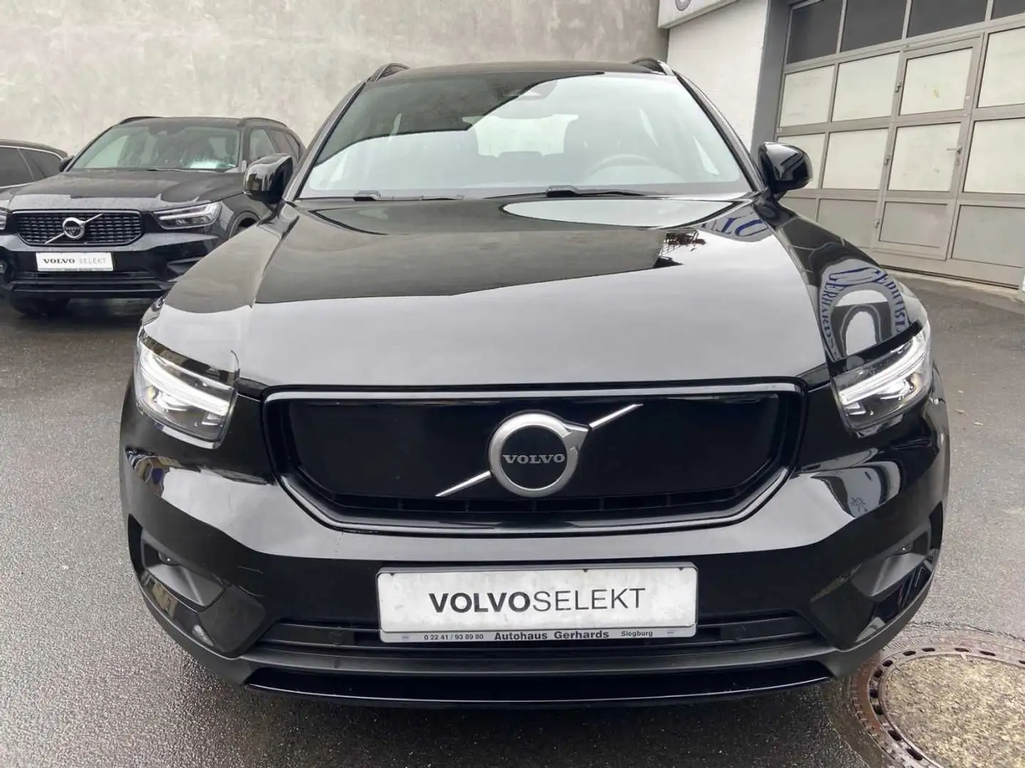 Volvo XC40 Recharge, P8 AWD Pure Electric, BLIS, ACC Schwarz - 2