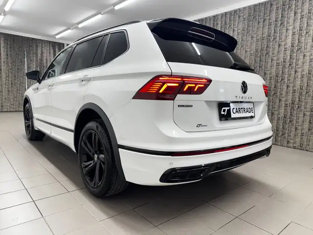 Volkswagen Tiguan Allspace view 6