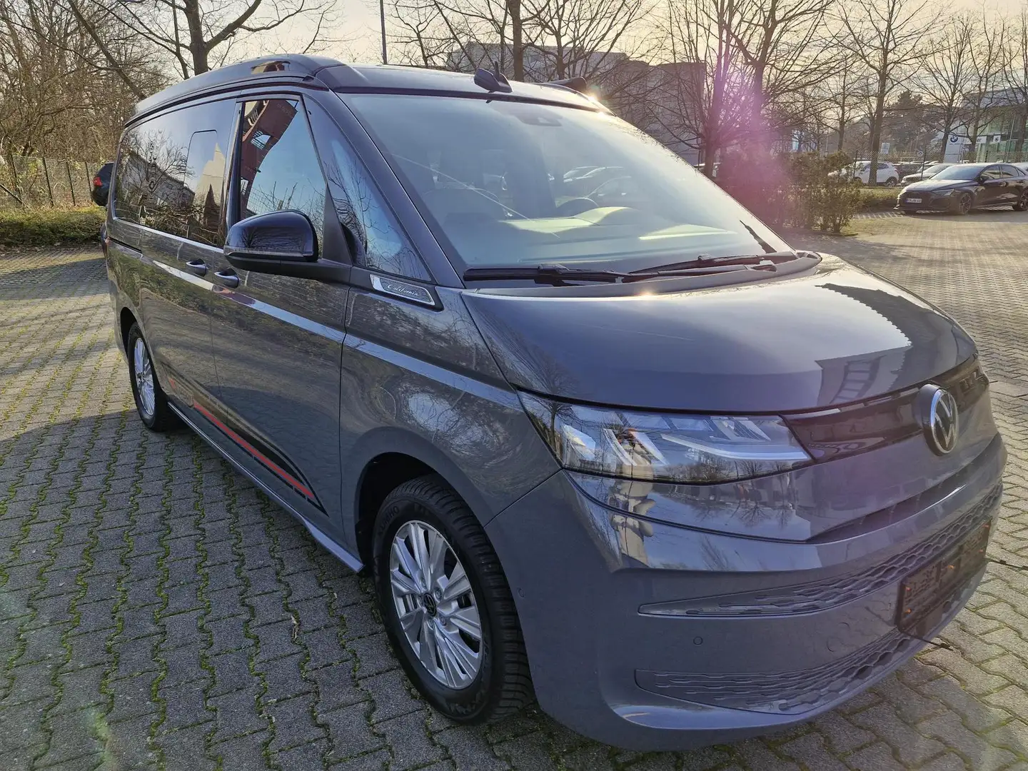 Volkswagen T7 California Beach Camper SPORT EDITION 2.0TDI 110kW/150PS D... Grau - 1