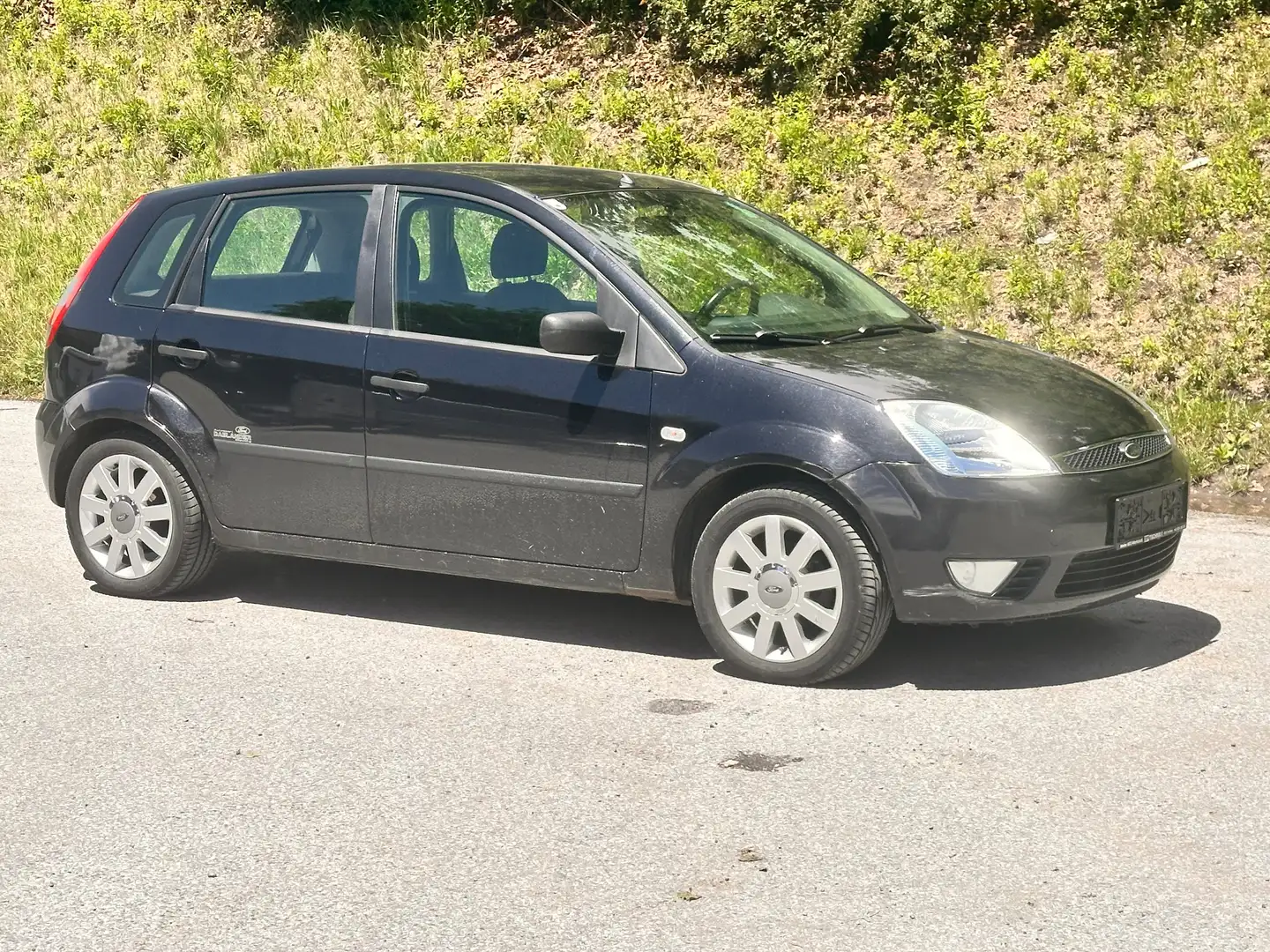 Ford Fiesta 1,4 TD Steel / Klima / Diesel / 115.000km Schwarz - 2