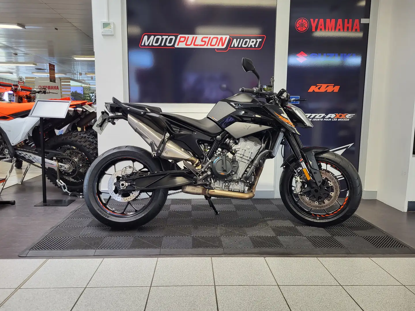 KTM 790 Duke Noir - 2