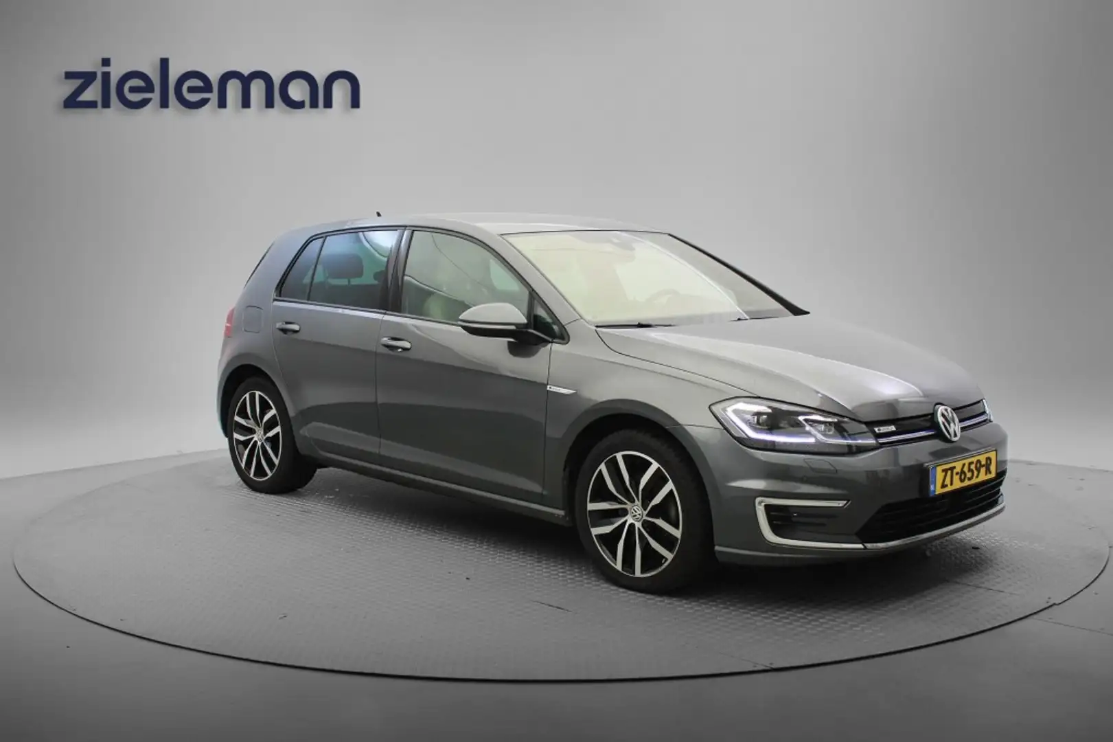Volkswagen Golf e-Golf - Carplay, Camera, Leer, Stoelverw. SOH 88% Grijs - 1