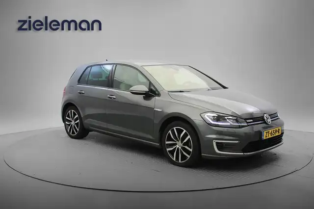 Volkswagen Golf e-Golf - Carplay, Camera, Leer, Stoelverw. SOH 88%