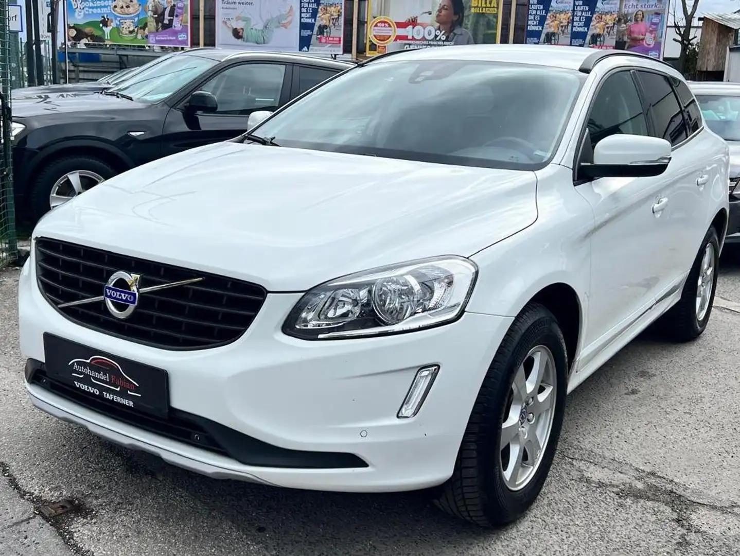 Volvo XC60 D4 Kinetic R-Design AWD Geartronic TOP Parkhilfe Weiß - 1