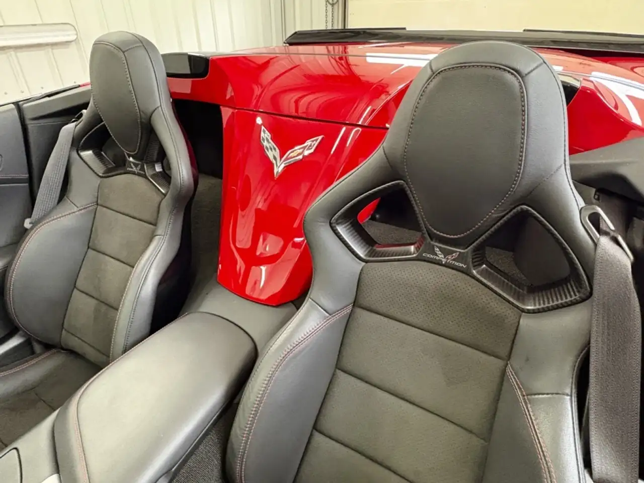 Chevrolet Corvette снимка Chevrolet Corvette