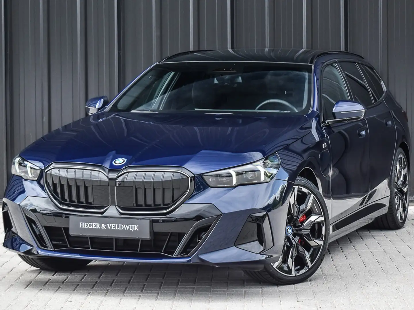 BMW 550 5-serie Touring 550e xDrive M-SPORT PRO | PANORAMA Blau - 2