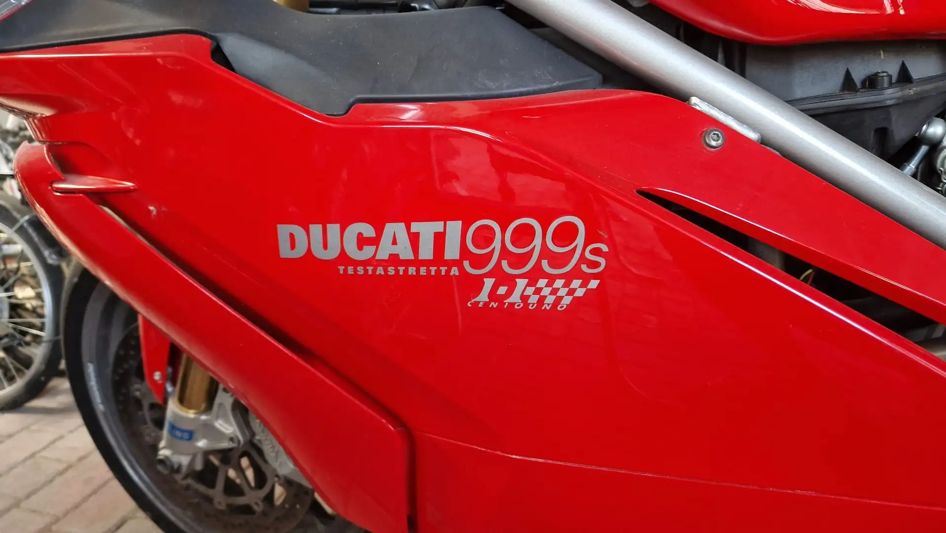 Ducati 999 Rouge - 1