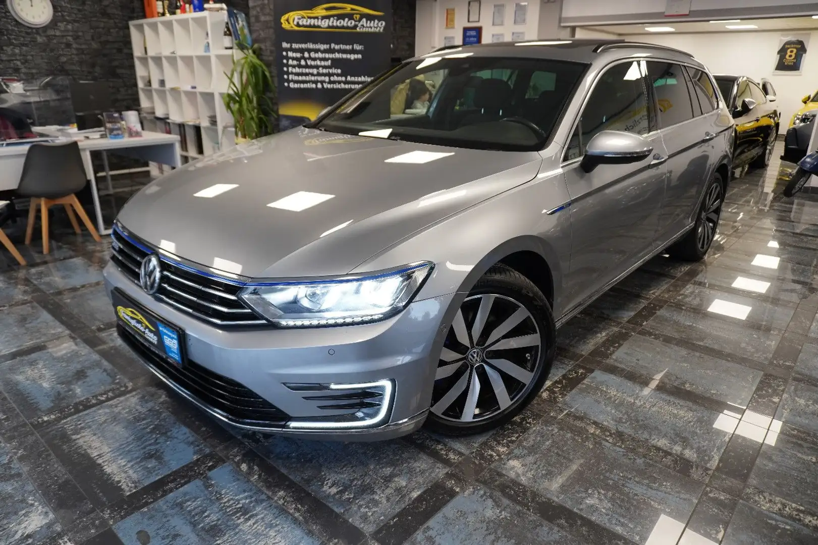Volkswagen Passat Variant GTE/Pano/Navi/Virtual/Aluräder/ Silber - 2