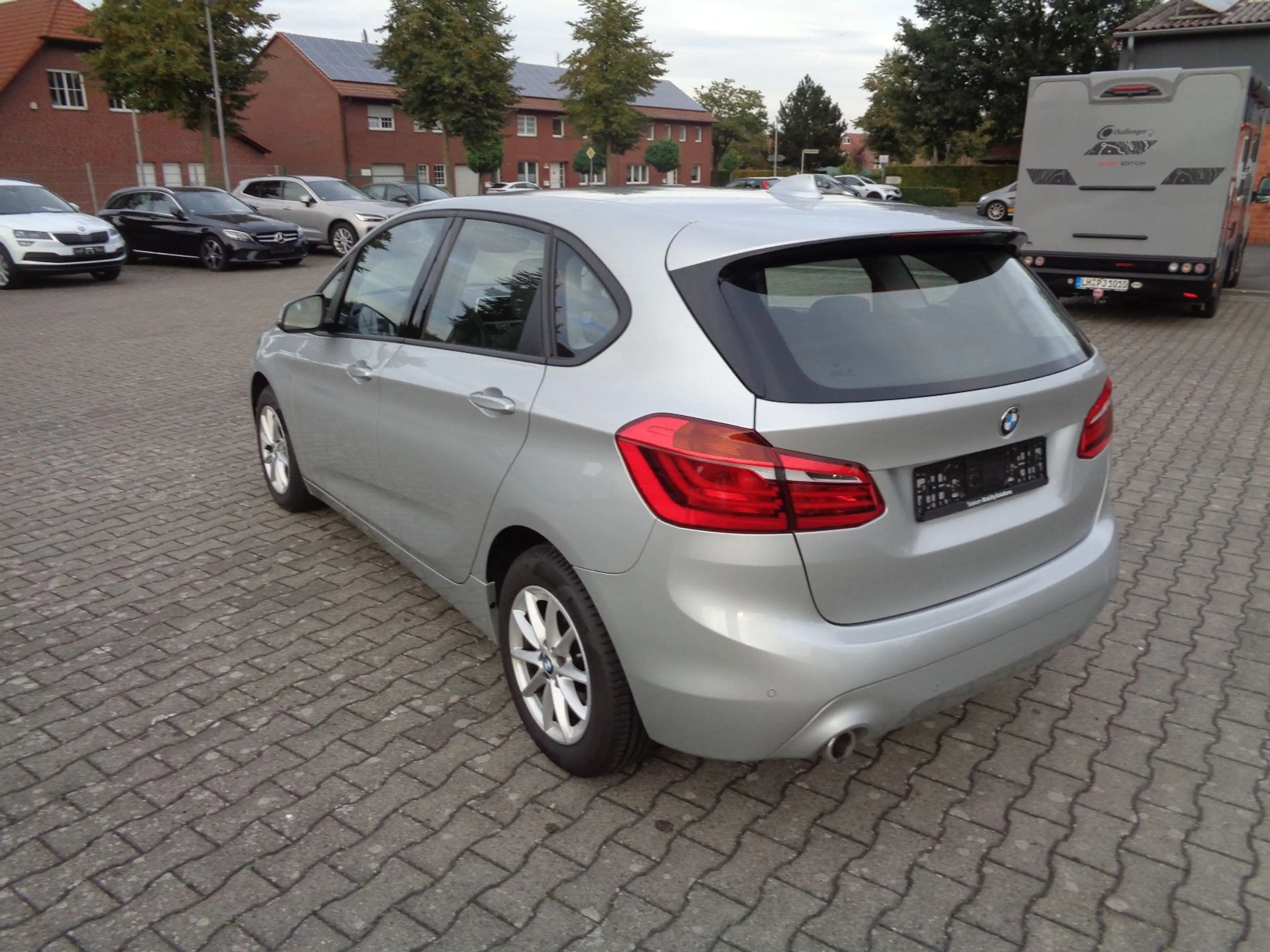 BMW 216 Act. Tour. Autom. SHZ, PTS, Navi, 8fach — photo 4