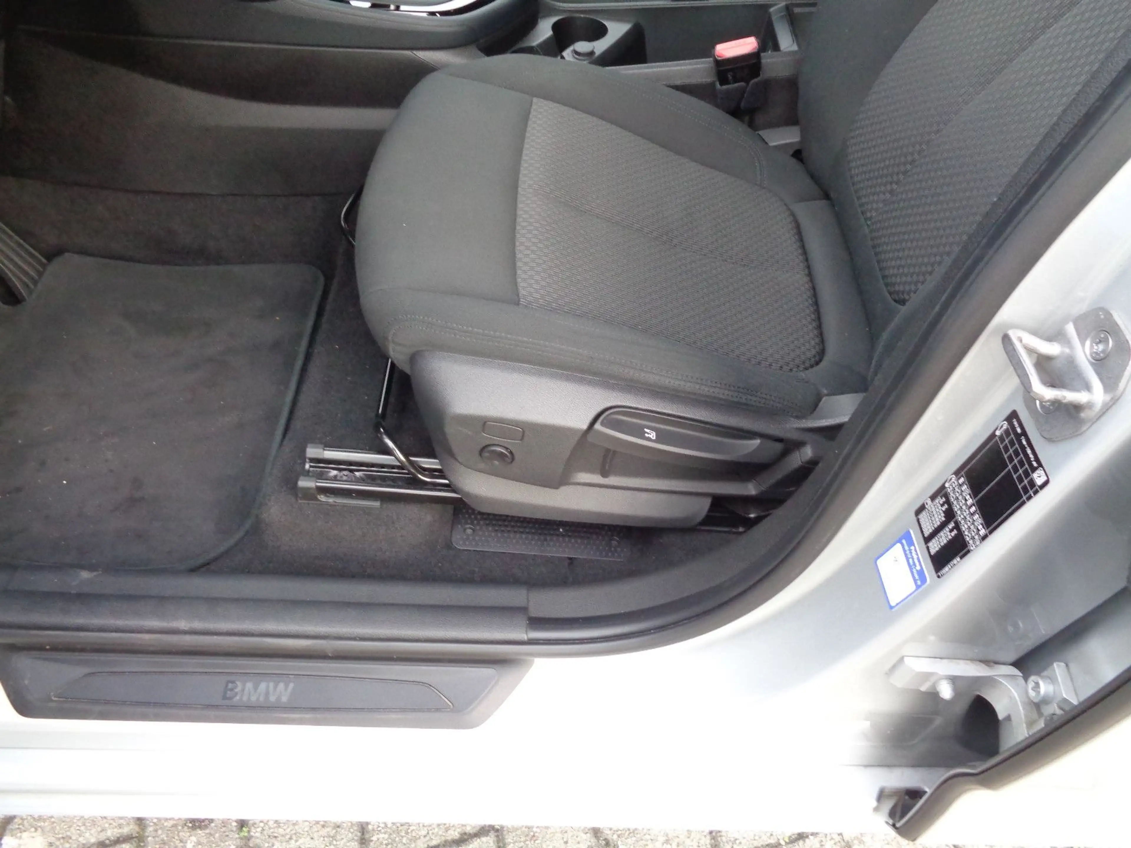 BMW 216 Act. Tour. Autom. SHZ, PTS, Navi, 8fach — photo 6