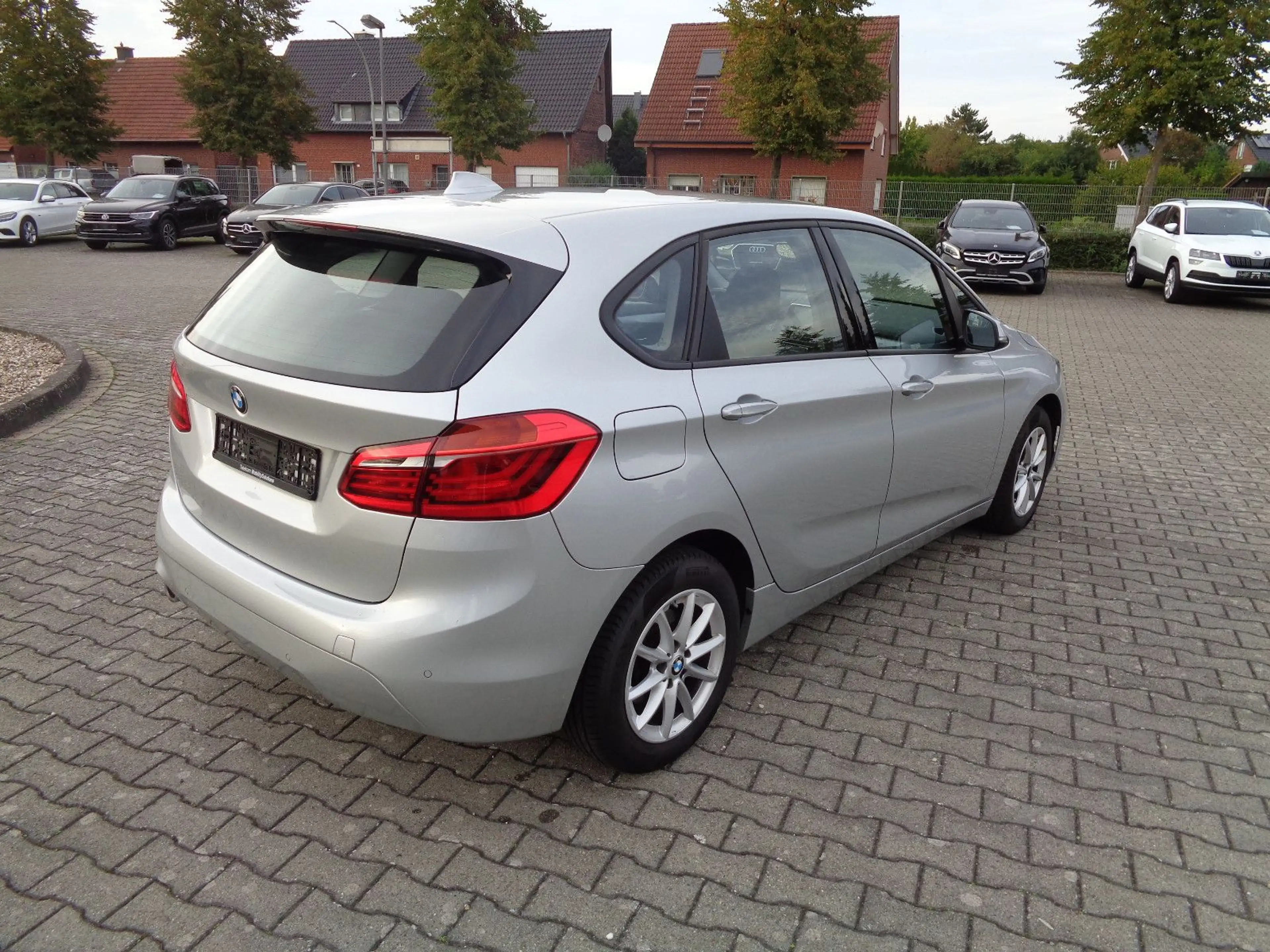 BMW 216 Act. Tour. Autom. SHZ, PTS, Navi, 8fach — photo 3