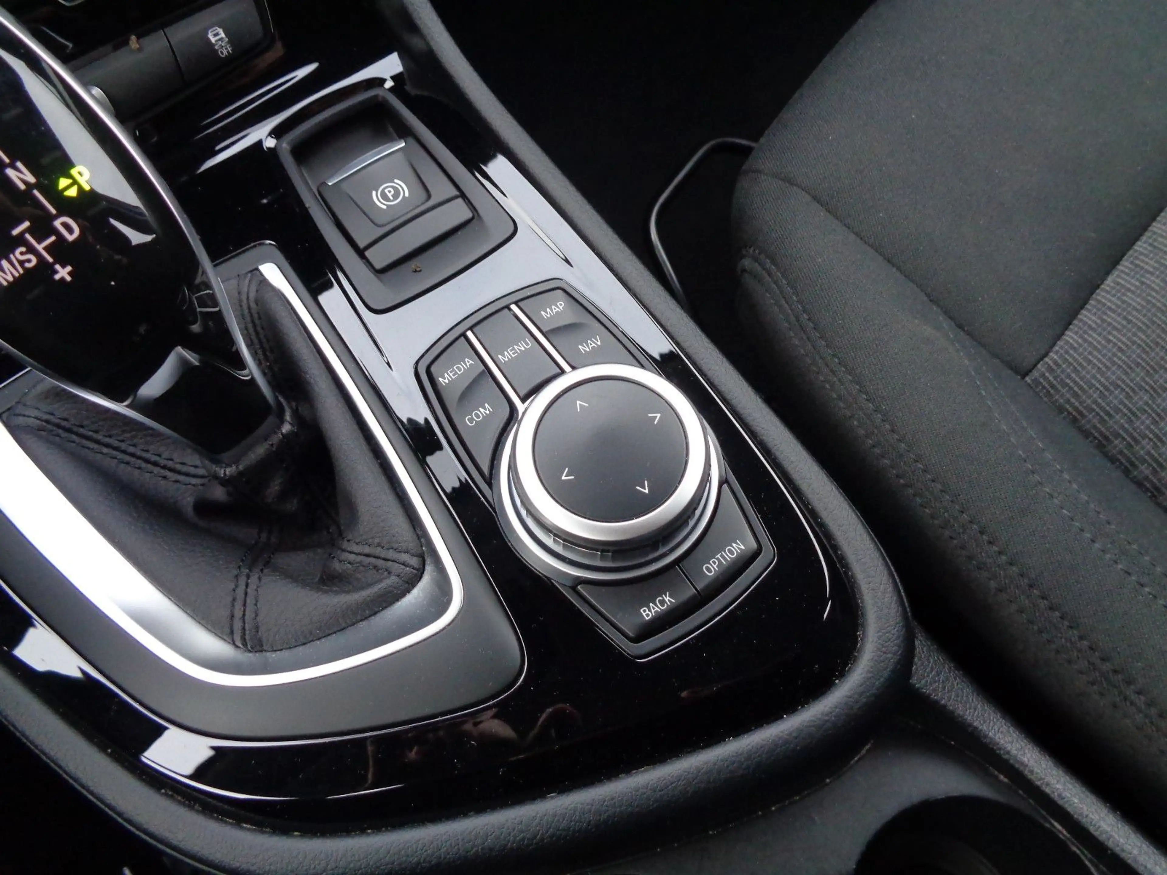 BMW 216 Act. Tour. Autom. SHZ, PTS, Navi, 8fach — photo 11