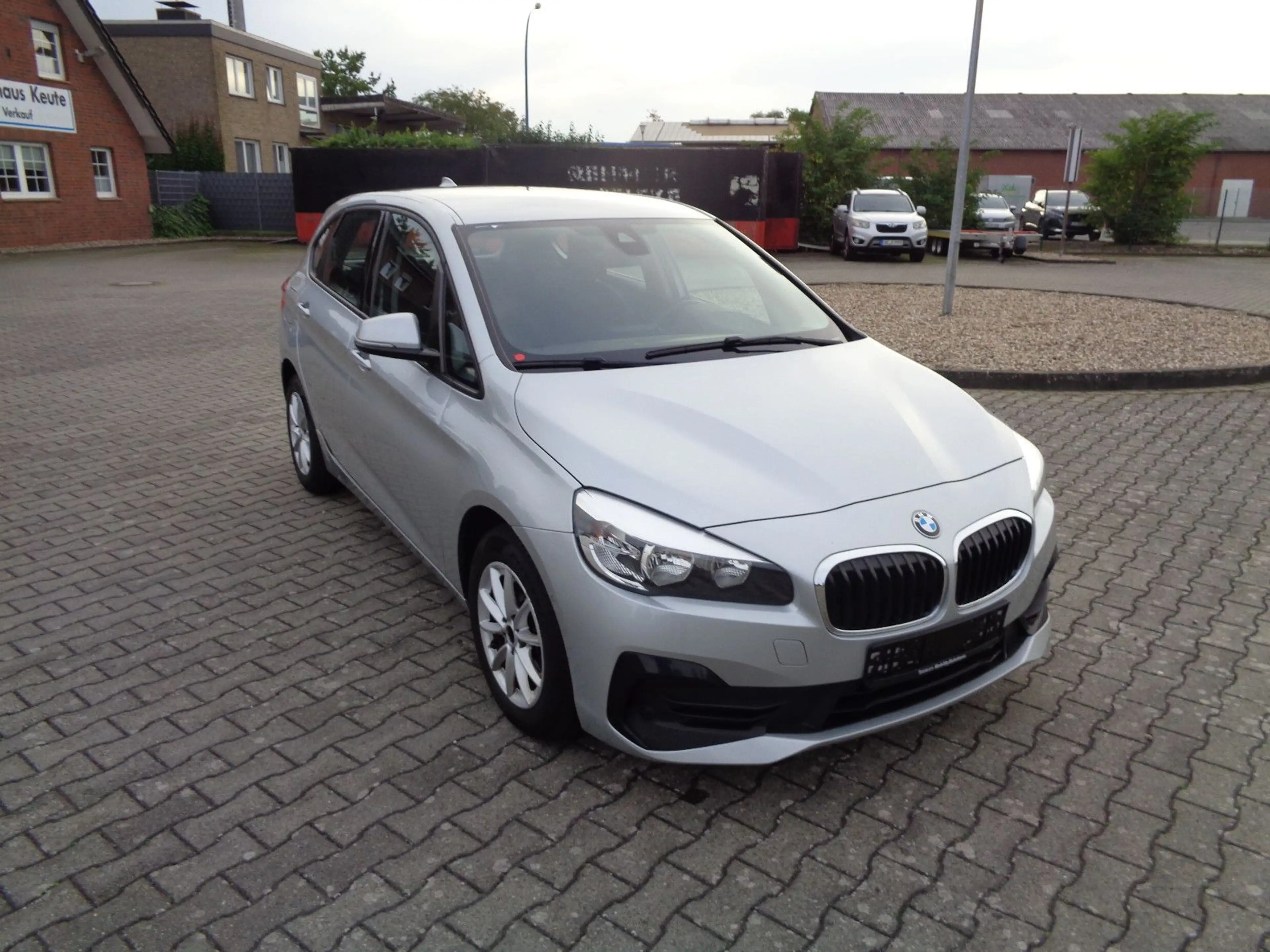 BMW 216 Act. Tour. Autom. SHZ, PTS, Navi, 8fach — photo 2