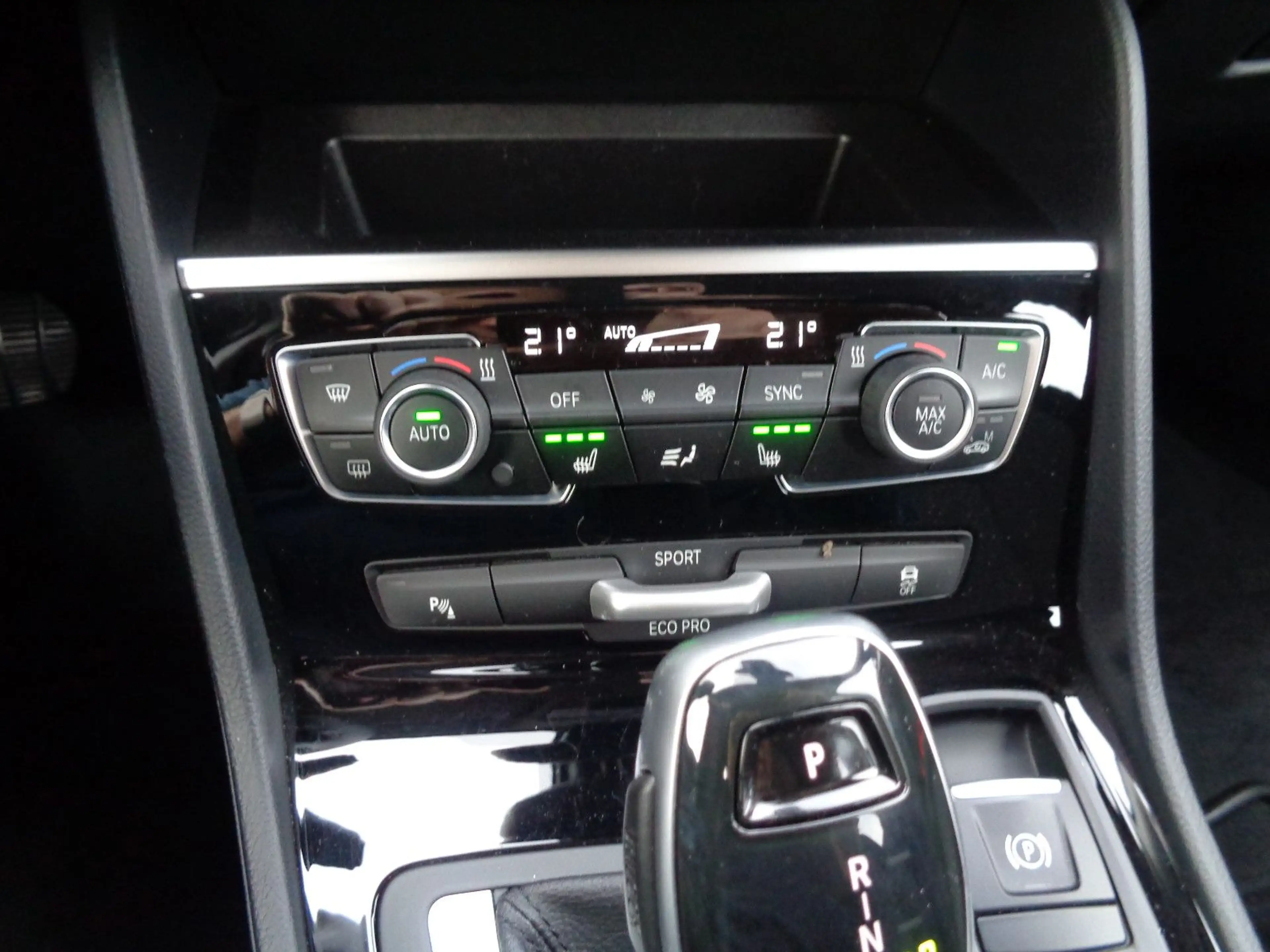 BMW 216 Act. Tour. Autom. SHZ, PTS, Navi, 8fach — photo 9