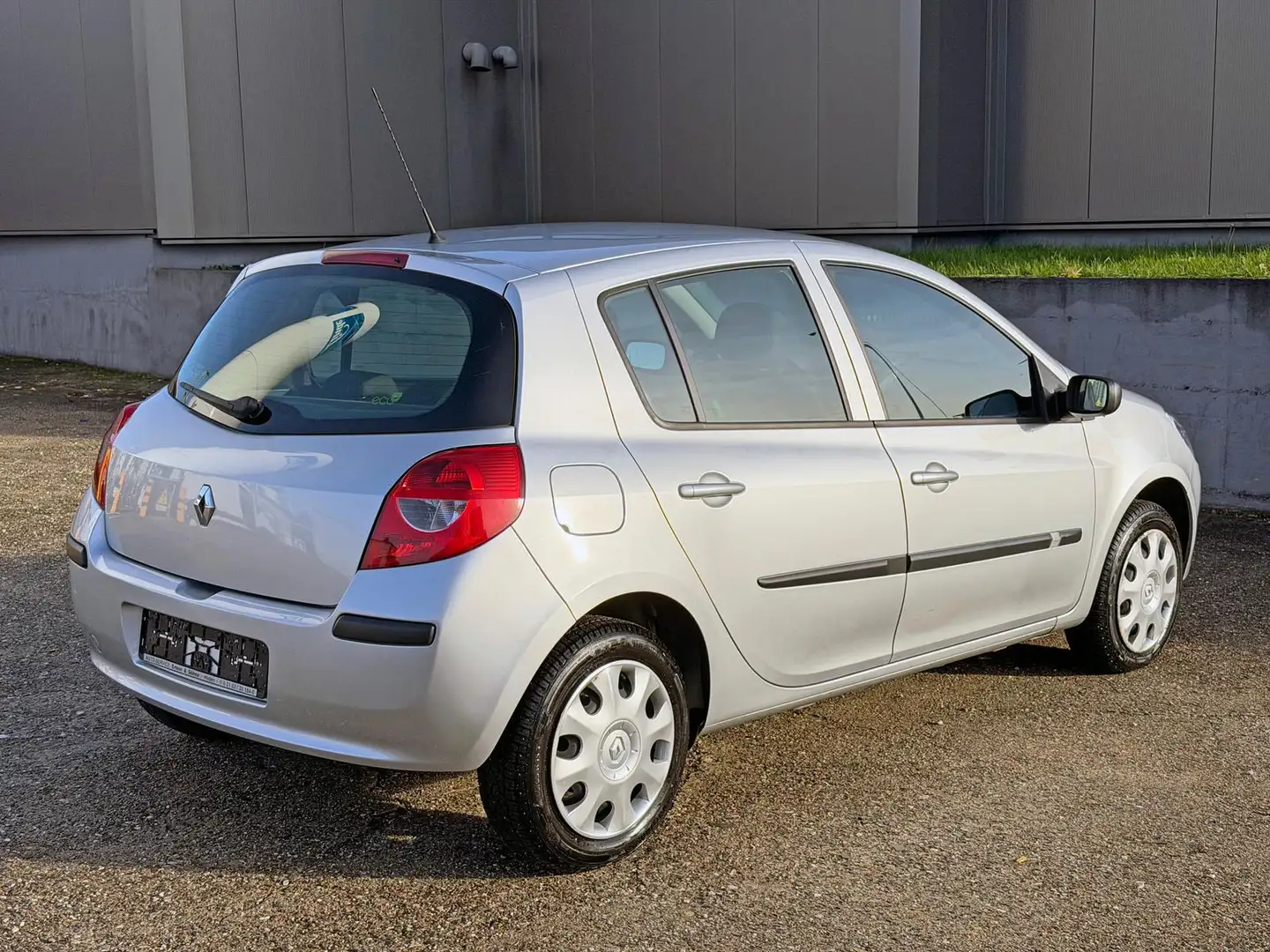 Renault Clio 1.2 16V 1.HAND/SCHECKHEFT/TÜV-NEU! Grau - 2