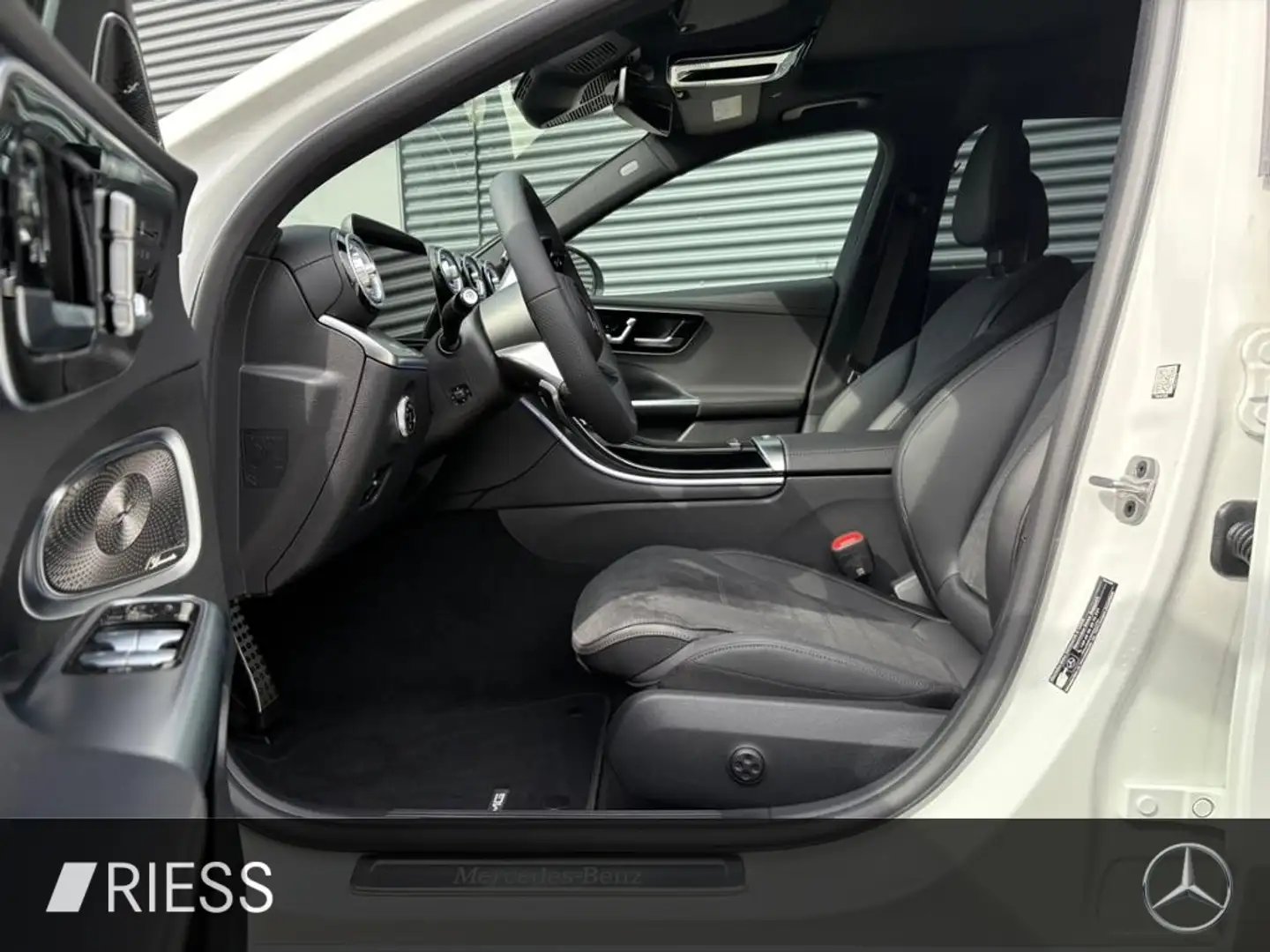 Mercedes-Benz C 200 T 4M AMG+AHK+PANO+DISTR+DIGI L+360°+BURM+ White - 2