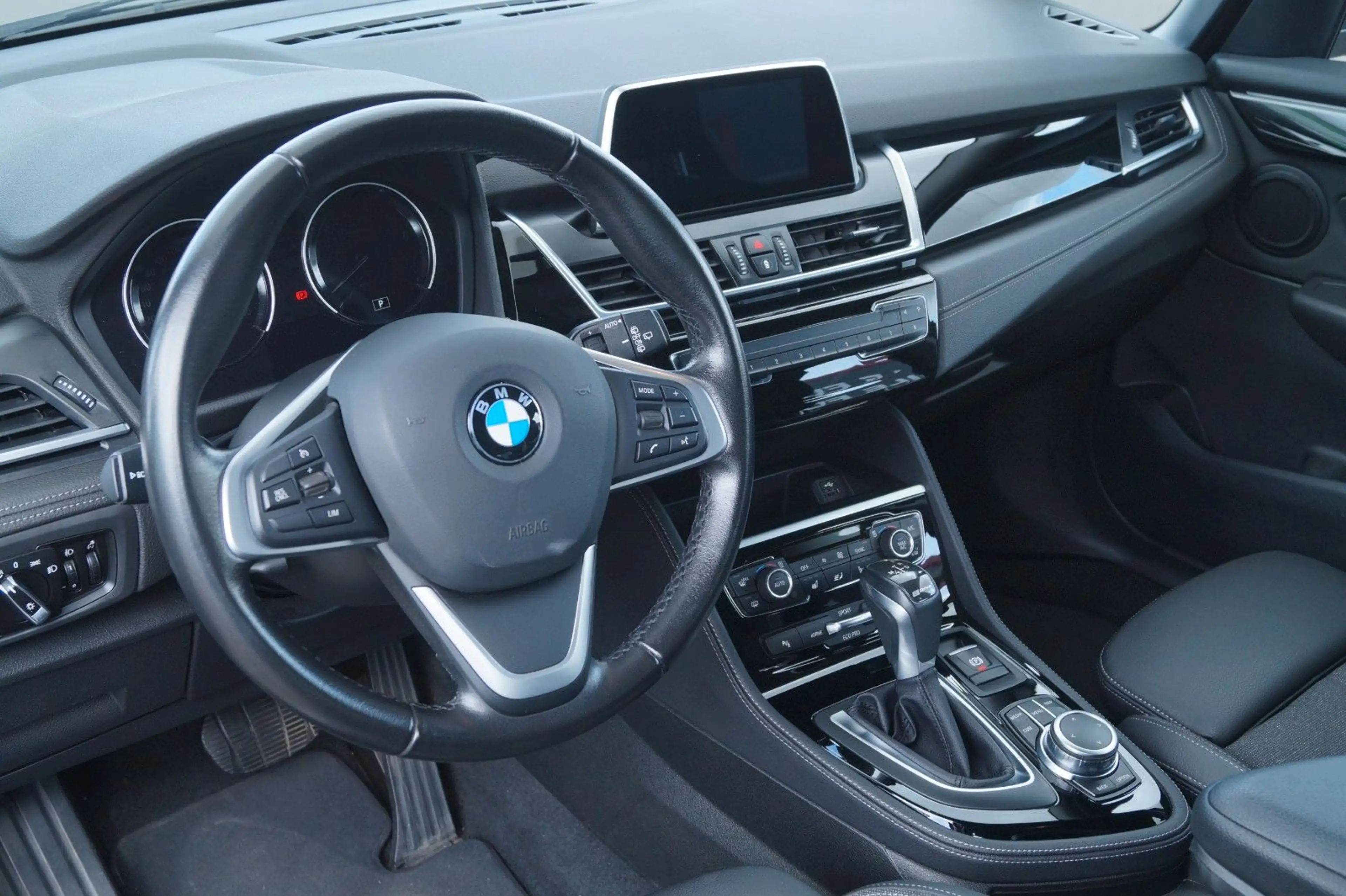 BMW 225 xe Sport Line Active Tourer — photo 9
