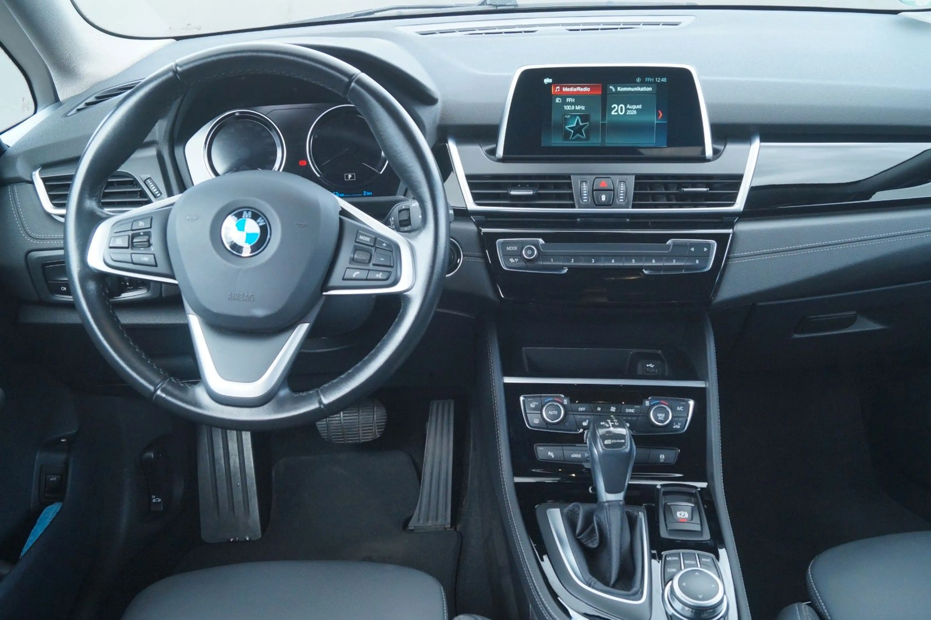BMW 225 xe Sport Line Active Tourer — photo 10