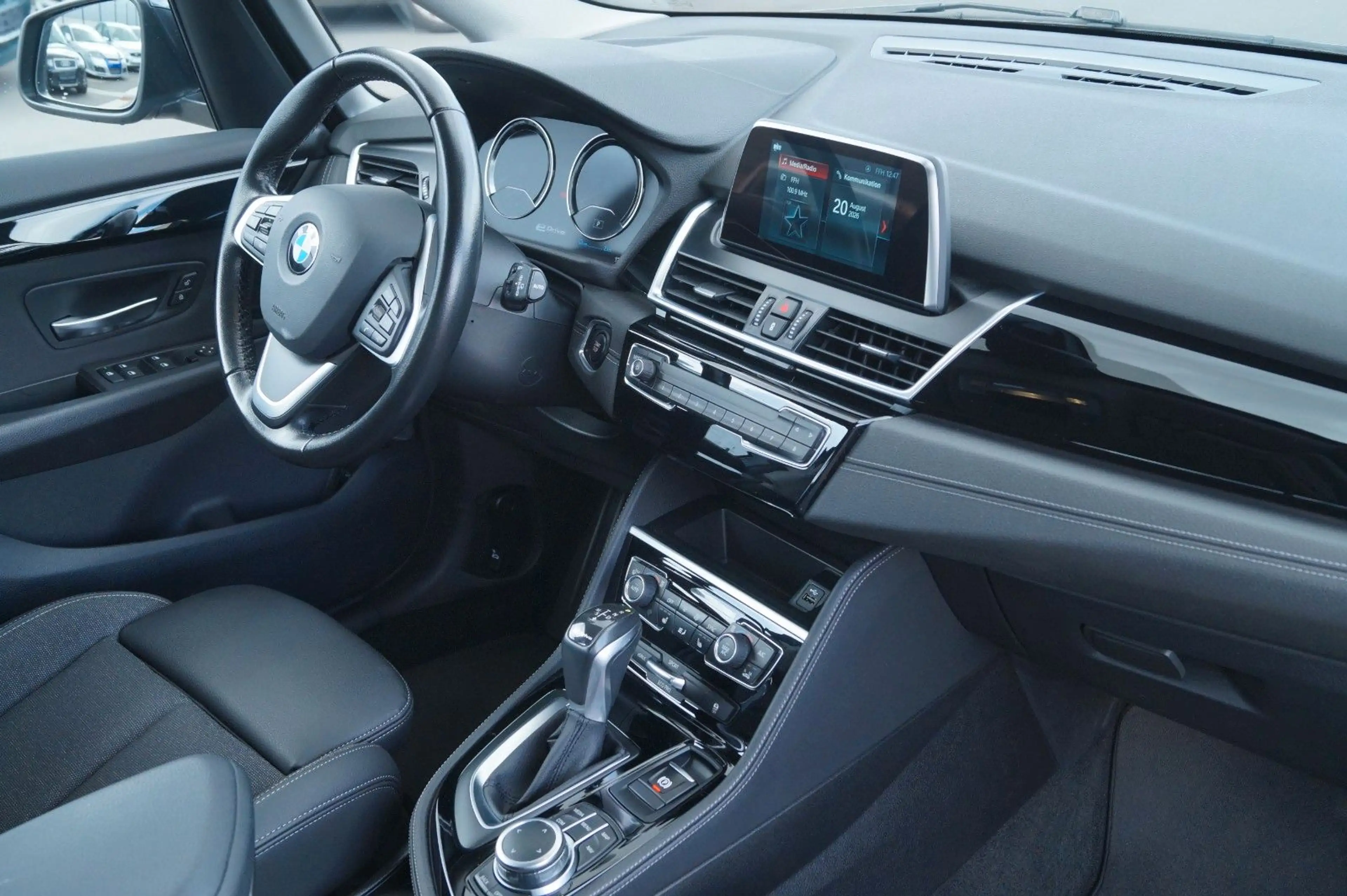 BMW 225 xe Sport Line Active Tourer — photo 11