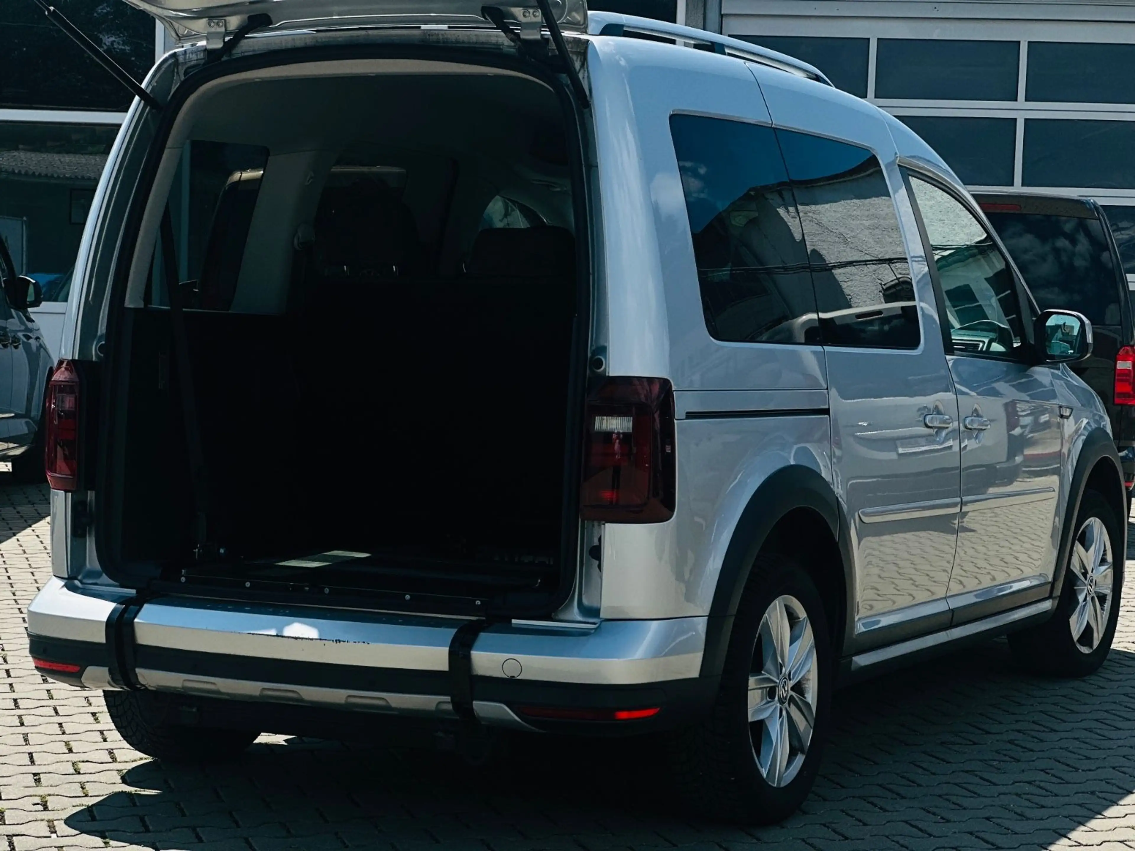 Volkswagen Caddy DSG  Alltrack Behindertengerecht-Rampe — photo 11