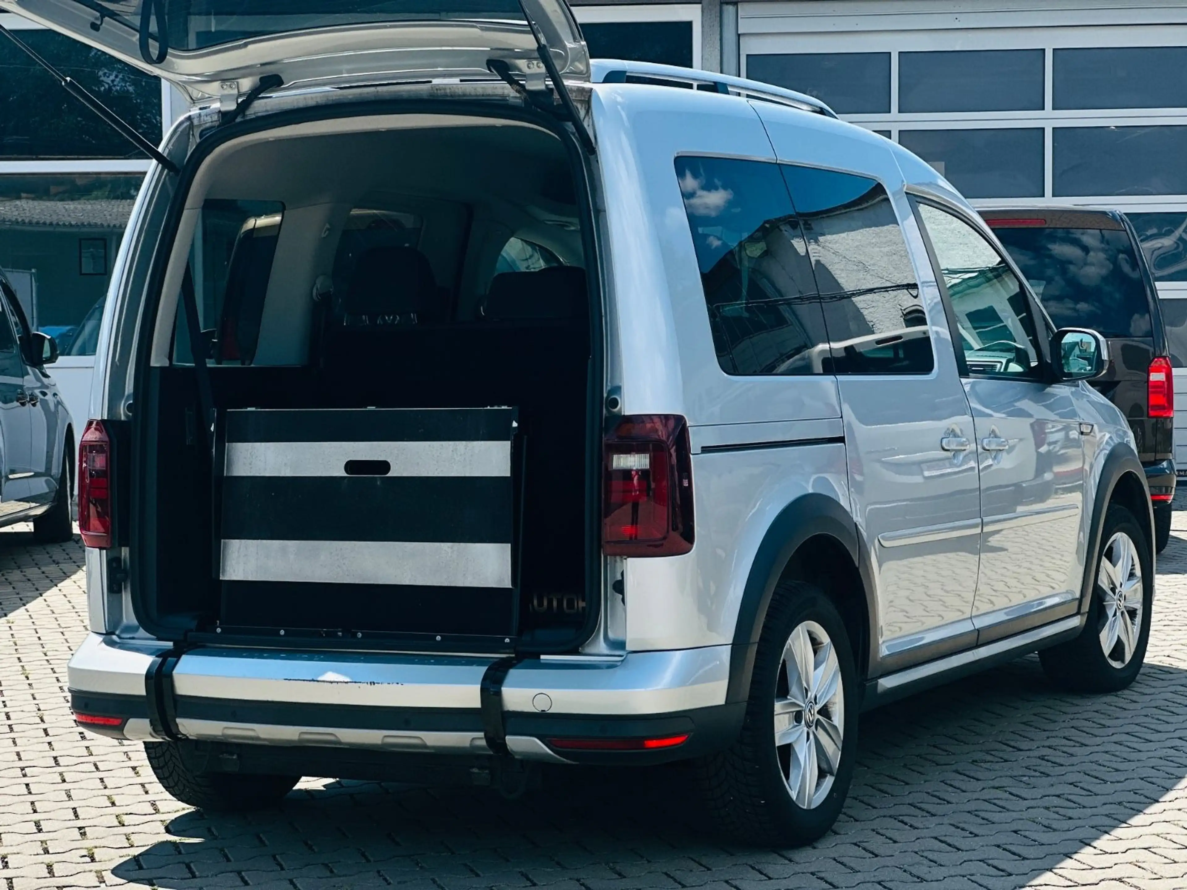 Volkswagen Caddy DSG  Alltrack Behindertengerecht-Rampe — photo 9