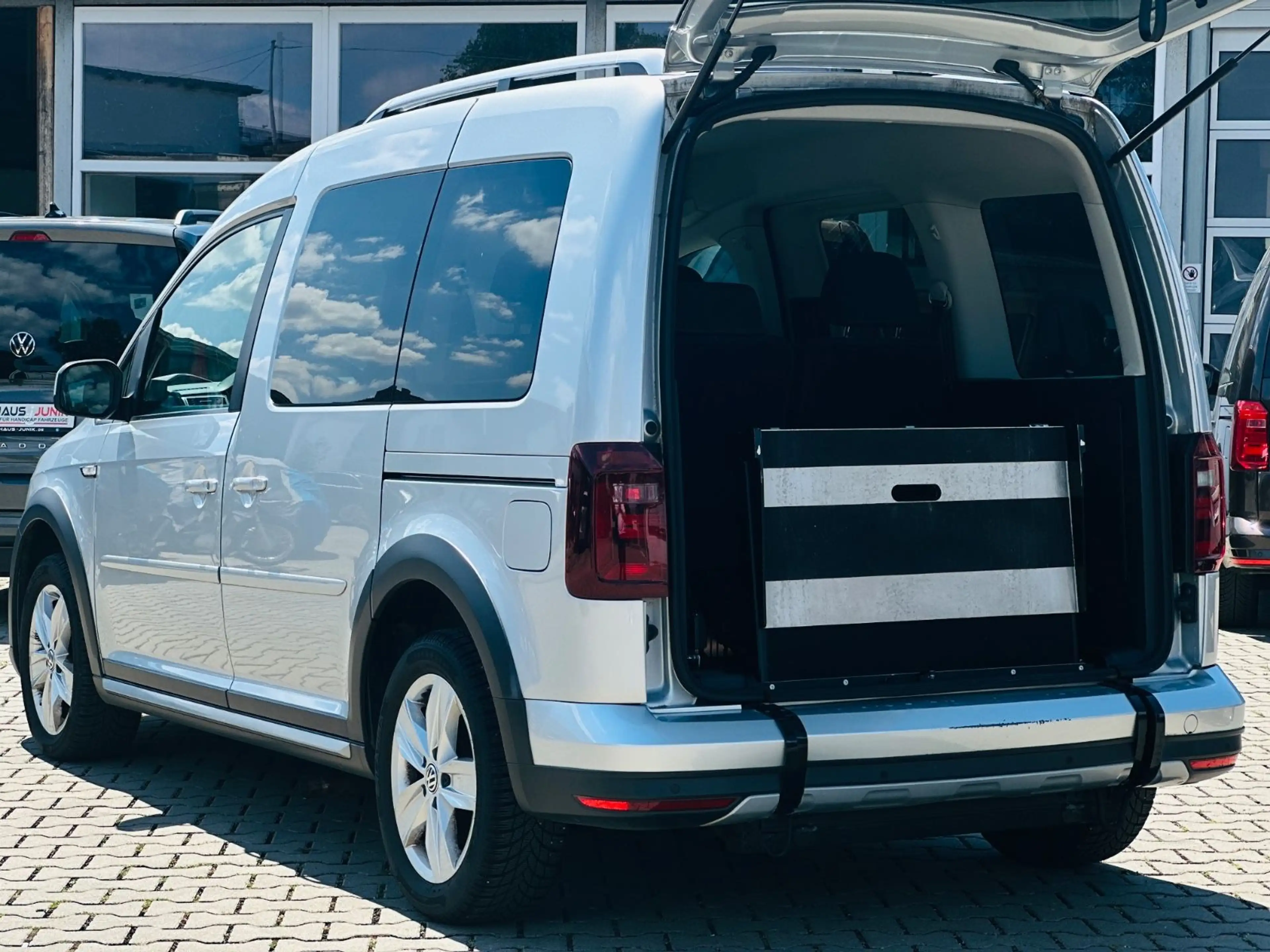 Volkswagen Caddy DSG  Alltrack Behindertengerecht-Rampe — photo 6